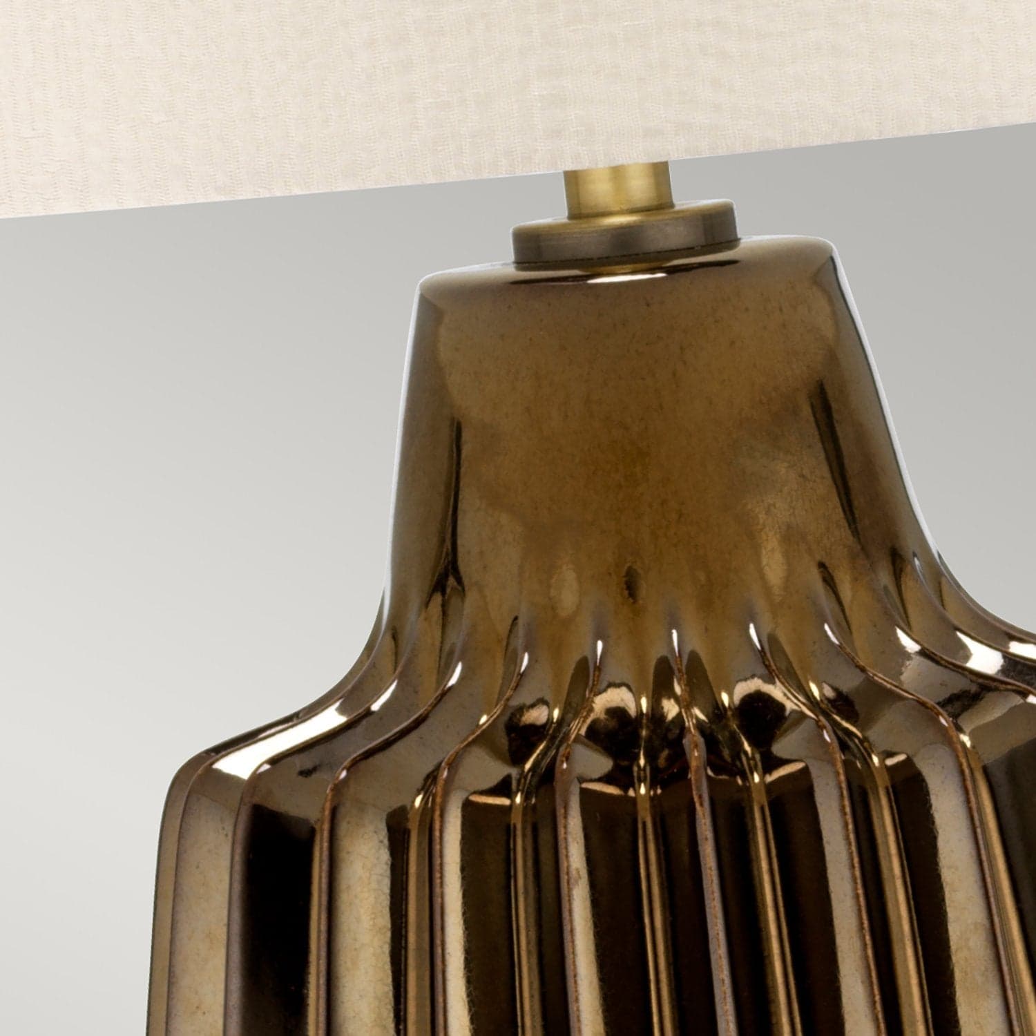 Lampada Da Scrivania Contemporanea Newham In Ceramica Bronzo Bianco 1 Luce E27 in Lampade da tavolo e abat-jour LuceArt - Montecorvino Pugliano, commercioVirtuoso.it