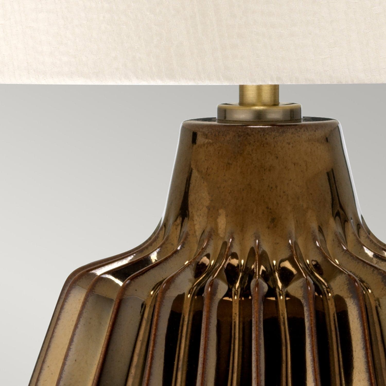 Lampada Da Scrivania Contemporanea Newham Ceramica Bronzo Bianco 1 Luce E27 in Lampade da tavolo e abat-jour LuceArt - Montecorvino Pugliano, commercioVirtuoso.it
