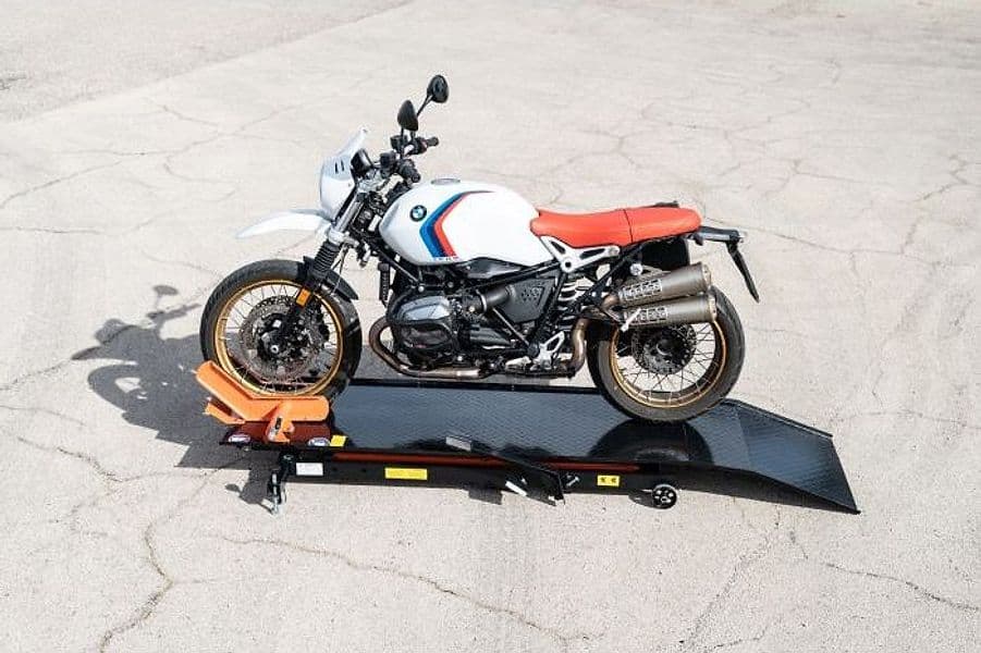 Ponte moto Sollevatore idraulico per moto e scooter con pompa a pedale - 450 kg in Pedane sollevamento moto CarrelloDigitale.it - Seclì, commercioVirtuoso.it