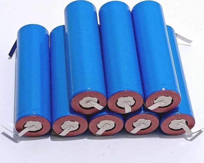 Mega Kit 7x Pile Batterie 18650 Ioni di Litio 3.7V 4800mAh - Con Linguette Paglietta per Saldare Pacco Batterie Ricambio in Pile ricaricabili Solgeny - Besate, commercioVirtuoso.it