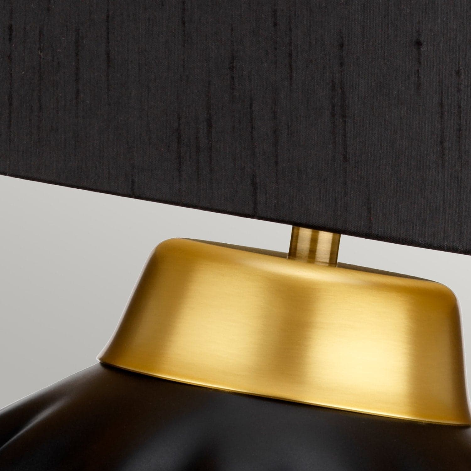 Lampada Da Scrivania Contemporanea Bexley Porcellana Nero Ottone 1 Luce E27 in Lampade da tavolo e abat-jour LuceArt - Montecorvino Pugliano, commercioVirtuoso.it