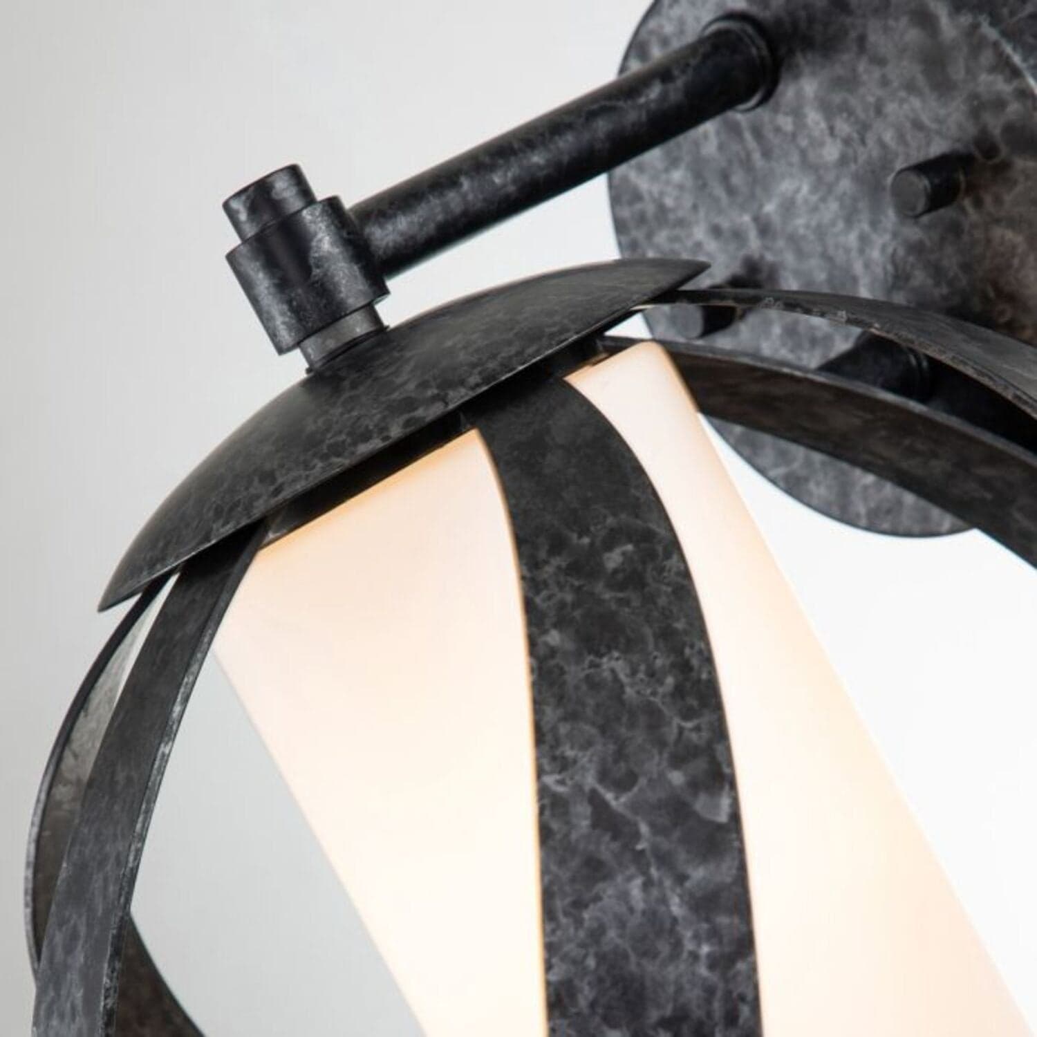 Applique Industrial Nordico Blacksmith Acciaio Nero Antico Vetro 1 Luce E27 in Applique LuceArt - Montecorvino Pugliano, commercioVirtuoso.it