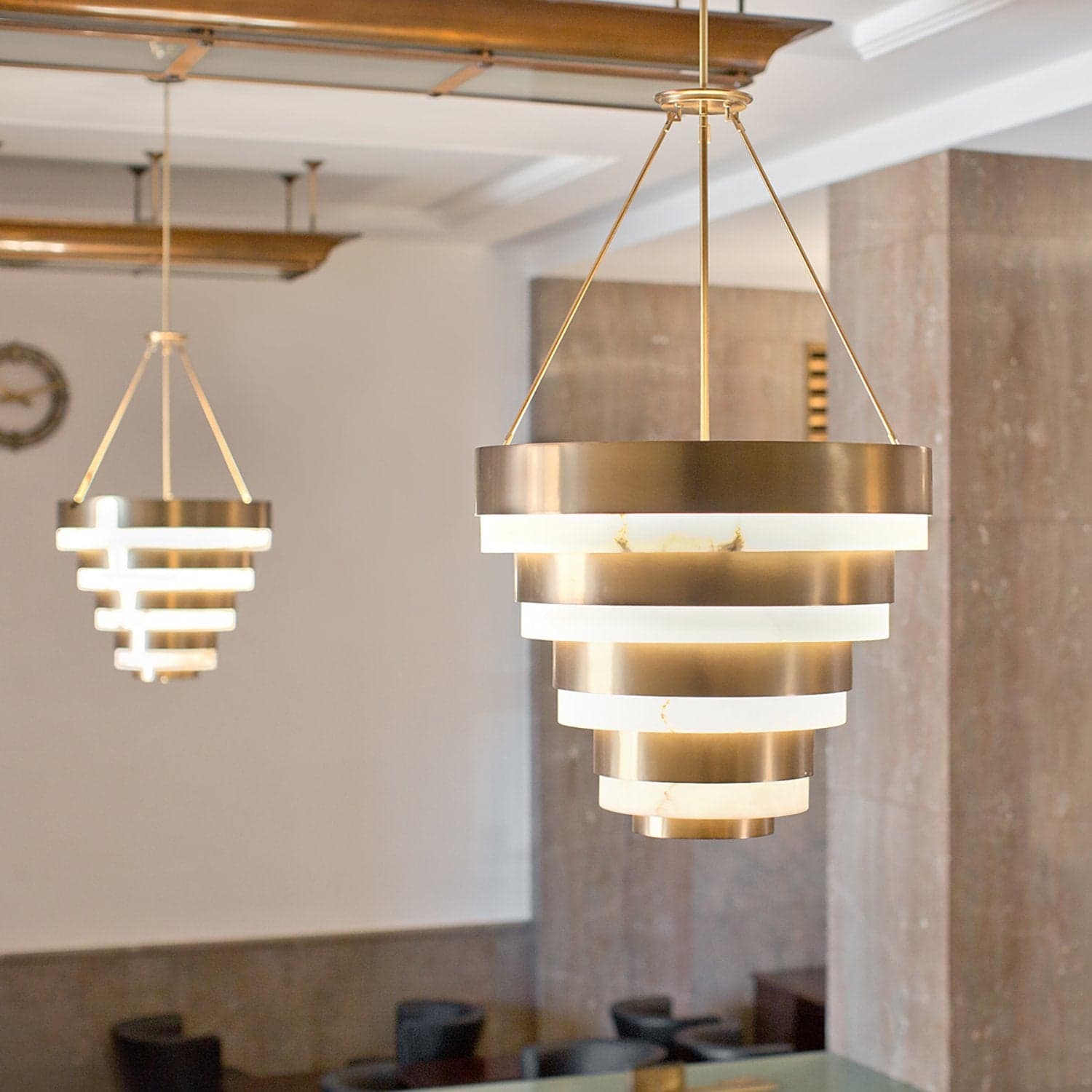 Lampadario Contemporaneo Echelon Acciaio Ottone Antico 8 Luci E14 in Lampade a sospensione LuceArt - Montecorvino Pugliano, commercioVirtuoso.it