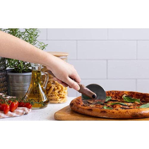 Tagliapizza puperoni cane con frisbee in Autocategorizzazione Più Di Più Ideas - Casalnuovo di Napoli, commercioVirtuoso.it