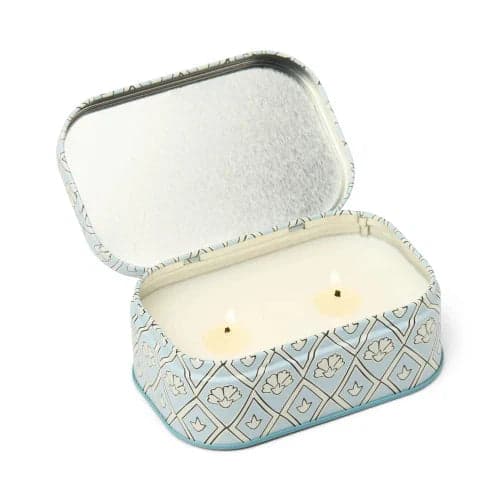 Candela Cherie in latta stampata da 127 g (4,5 oz) - Blu e bianco - Lavanda e timo in Autocategorizzazione Più Di Più Ideas - Casalnuovo di Napoli, commercioVirtuoso.it