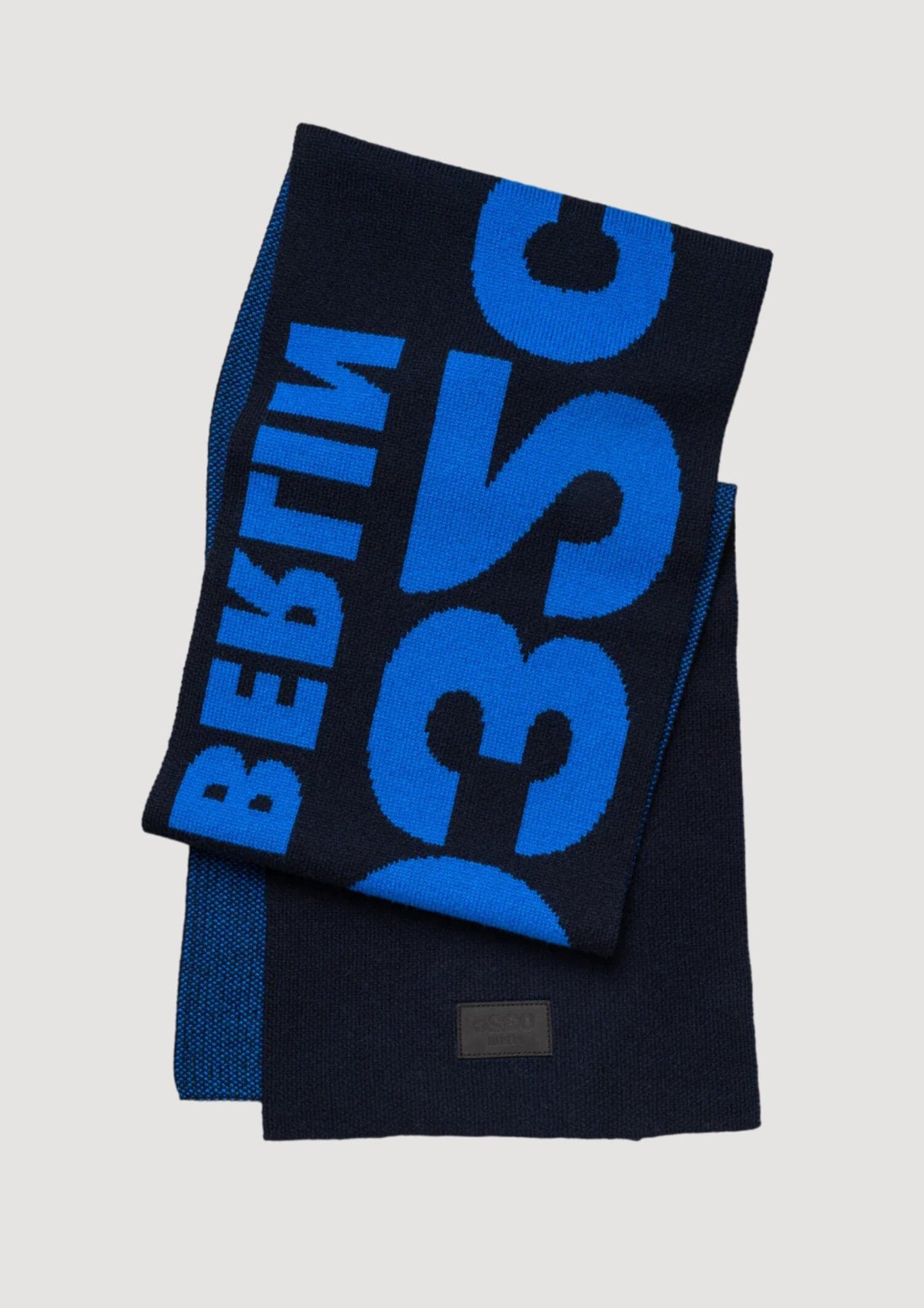 032C Selfie Scarf