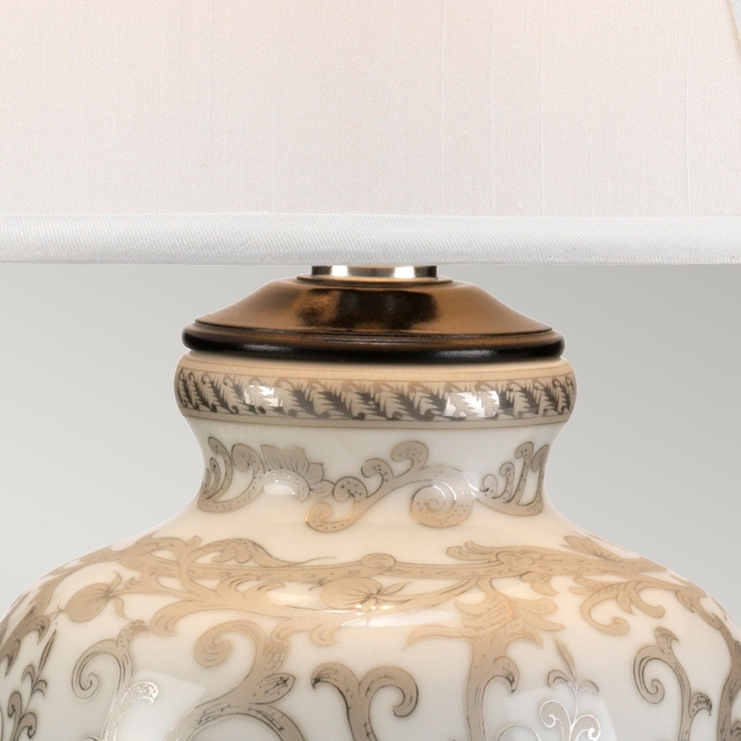 Lampada Da Scrivania Contemporanea Silverthistle Porcellana Argento 1 Luce E27 in Lampade da tavolo e abat-jour LuceArt - Montecorvino Pugliano, commercioVirtuoso.it