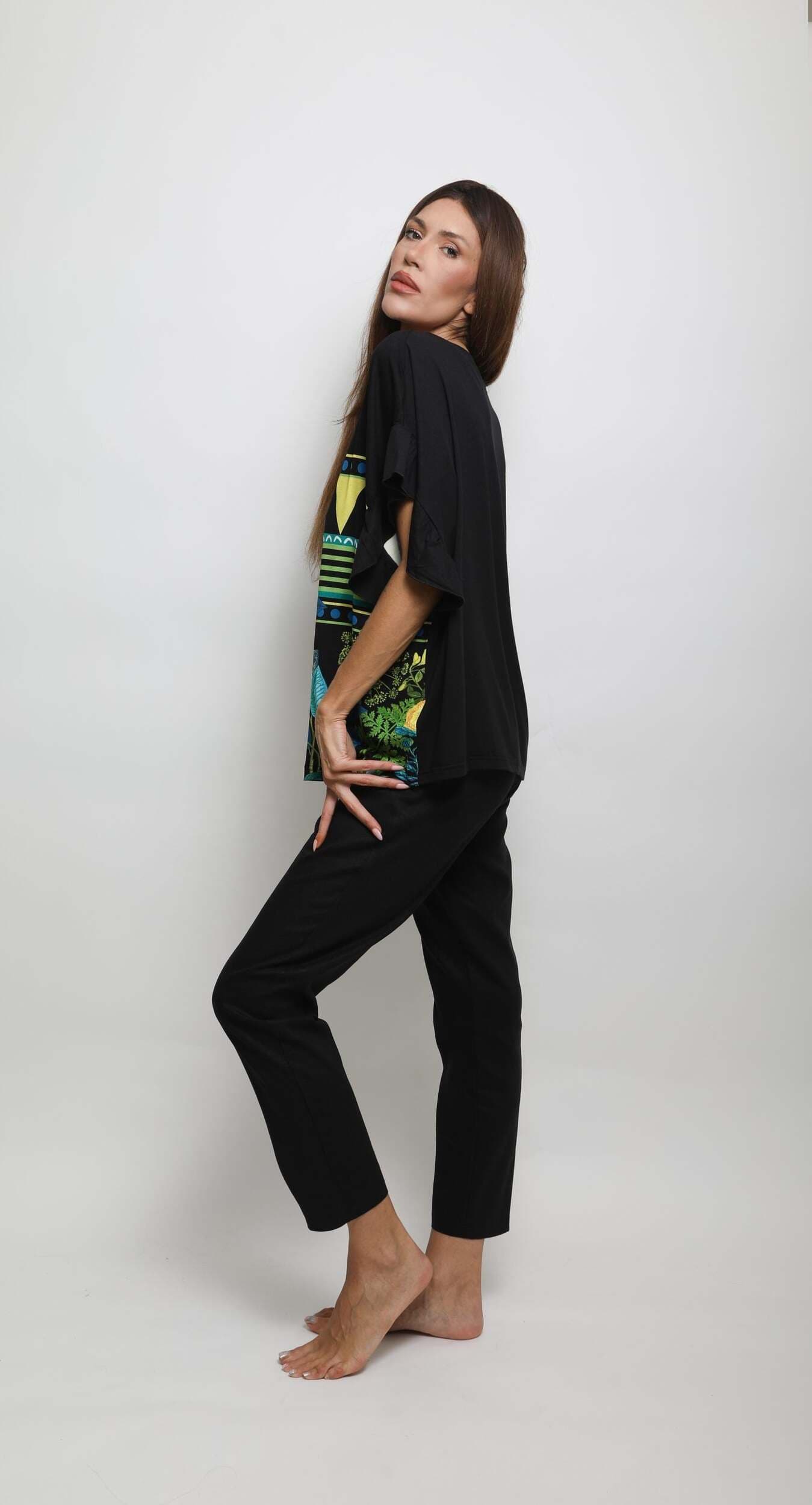 T-shirt-nera-natura-blu