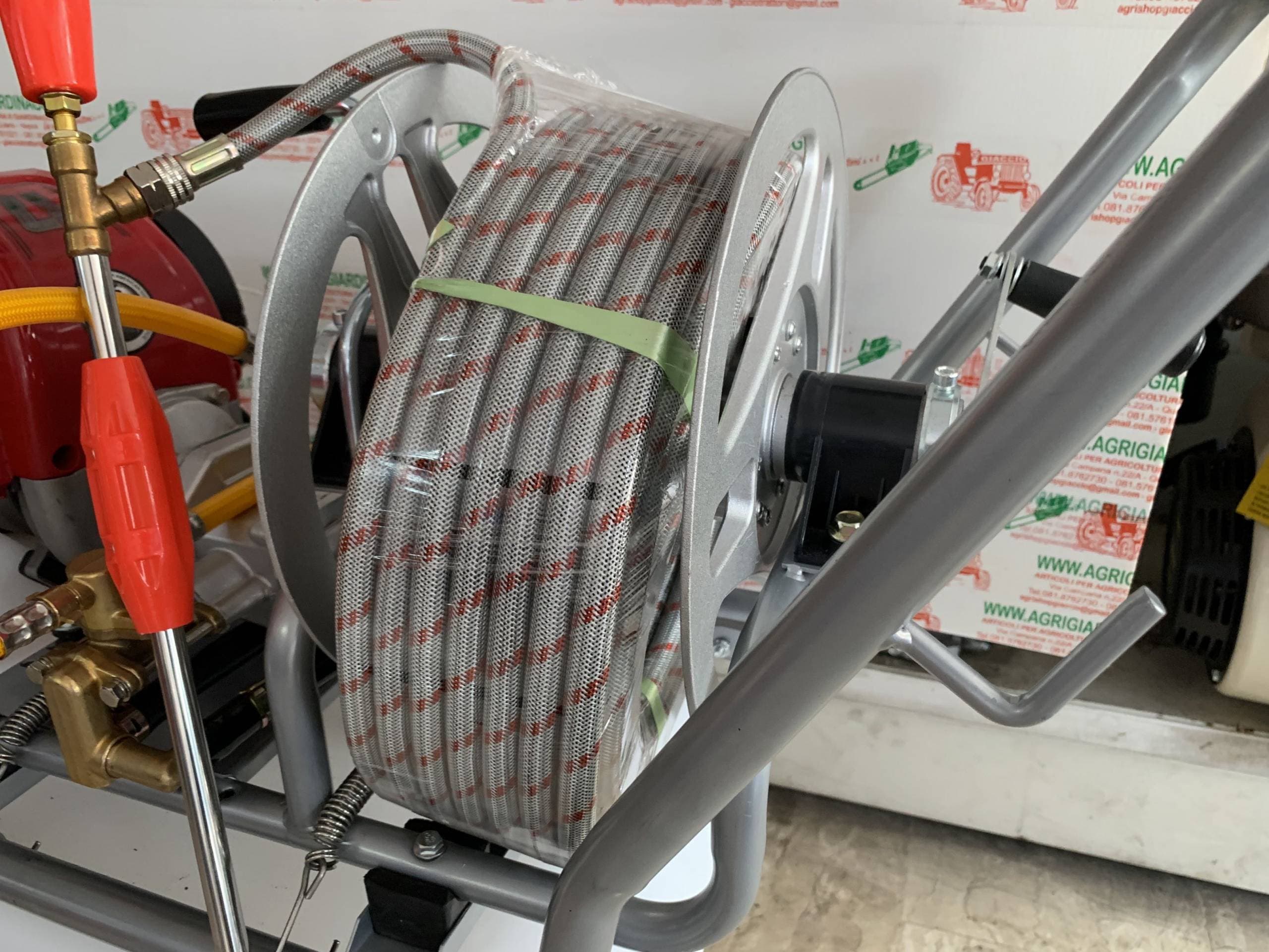 Carriola per irrorazione con motopompa "C50-T2" capacità di 50 litri in Carriole La Zappa - Altamura, commercioVirtuoso.it
