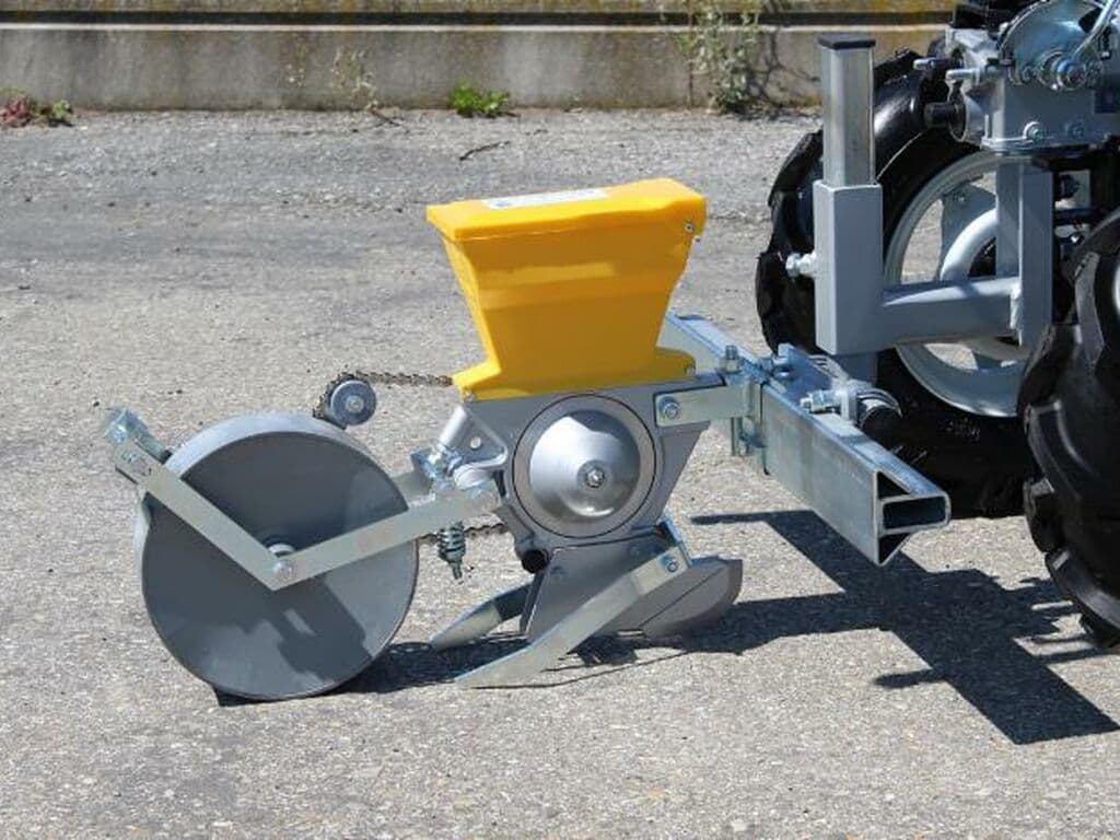 Seminatrice di precisione manuale per ortaggi e legumi per motozappa o moticoltivatore in Concimatrici GardenStore - Novellara, commercioVirtuoso.it
