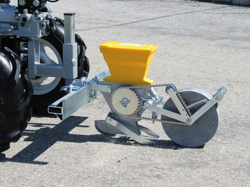 Seminatrice di precisione manuale per ortaggi e legumi per motozappa o moticoltivatore in Concimatrici GardenStore - Novellara, commercioVirtuoso.it