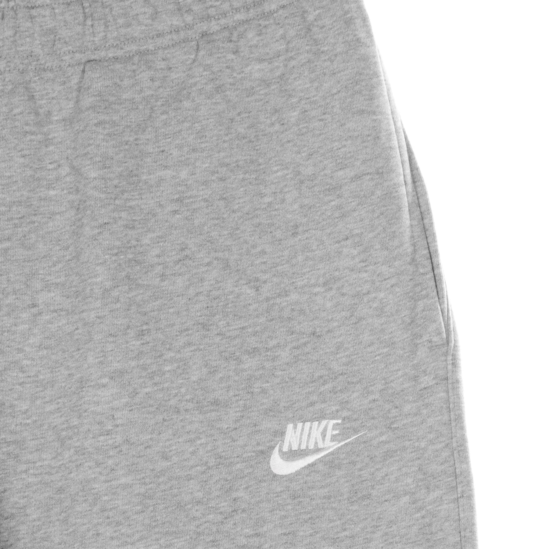 Nike Pantalone Tuta Leggero Uomo Club Jogger Dk Grey Heather/matte Silver/white da uomo in Pantaloni sportivi Drestige - Casamassima, commercioVirtuoso.it