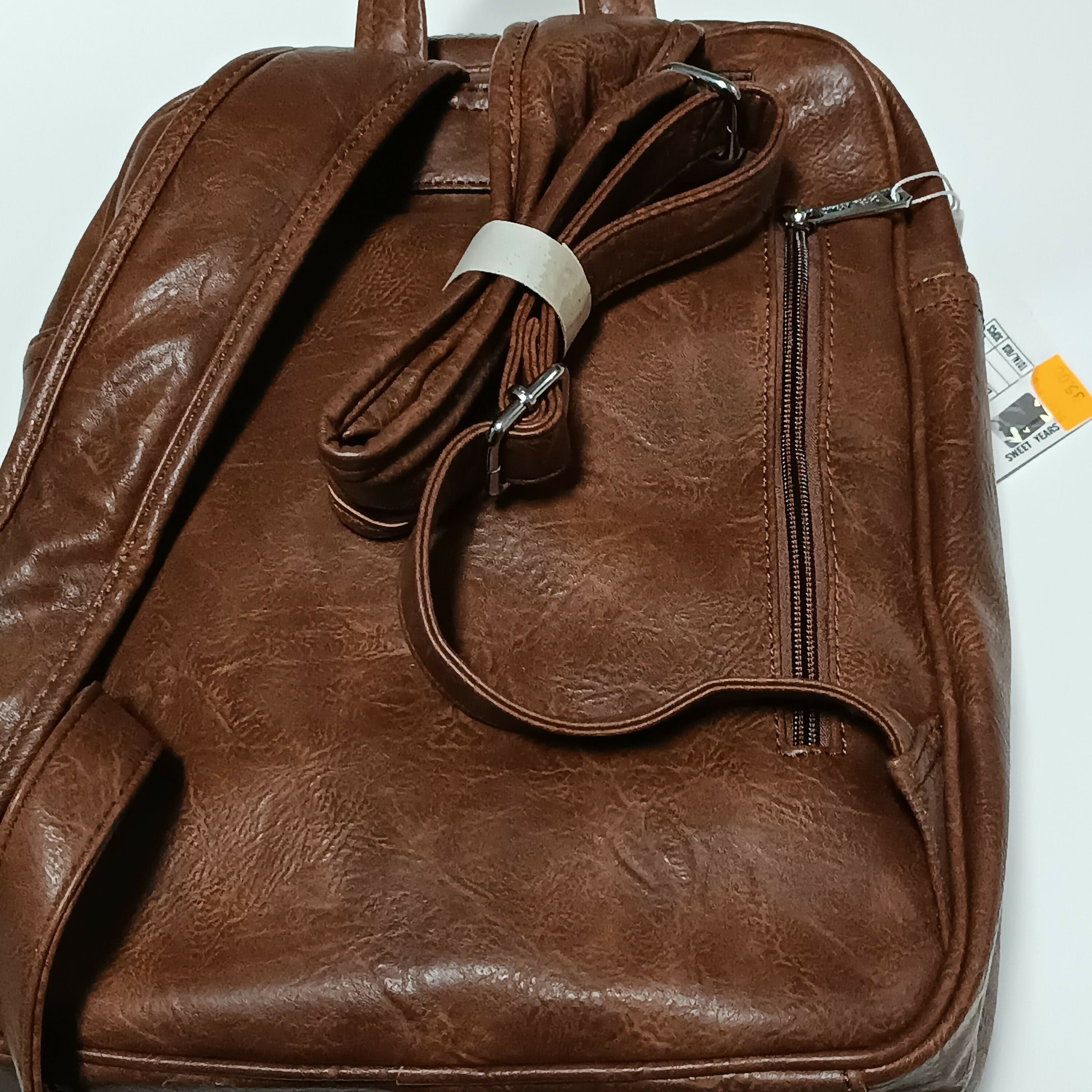 Zaino Multitasche in Ecopelle Fodera in Poliestere 1 Manico E Spallacci Regolabili, Tasca Esterna in Zaini Casual Profumeria Chèri - Locri, commercioVirtuoso.it