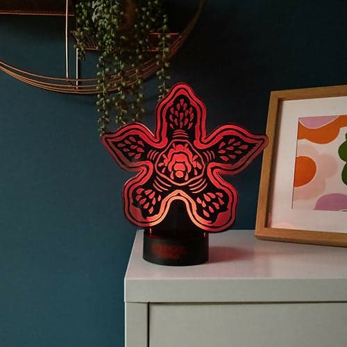 Luce incisa al laser Demogorgon di Stranger Things in Storia Cartoleria Deja Vu - Crotone, commercioVirtuoso.it