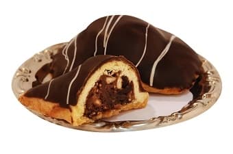 Petrali al velo, dolci tipici Calabresi ricoperti al cioccolato glassati e farciti