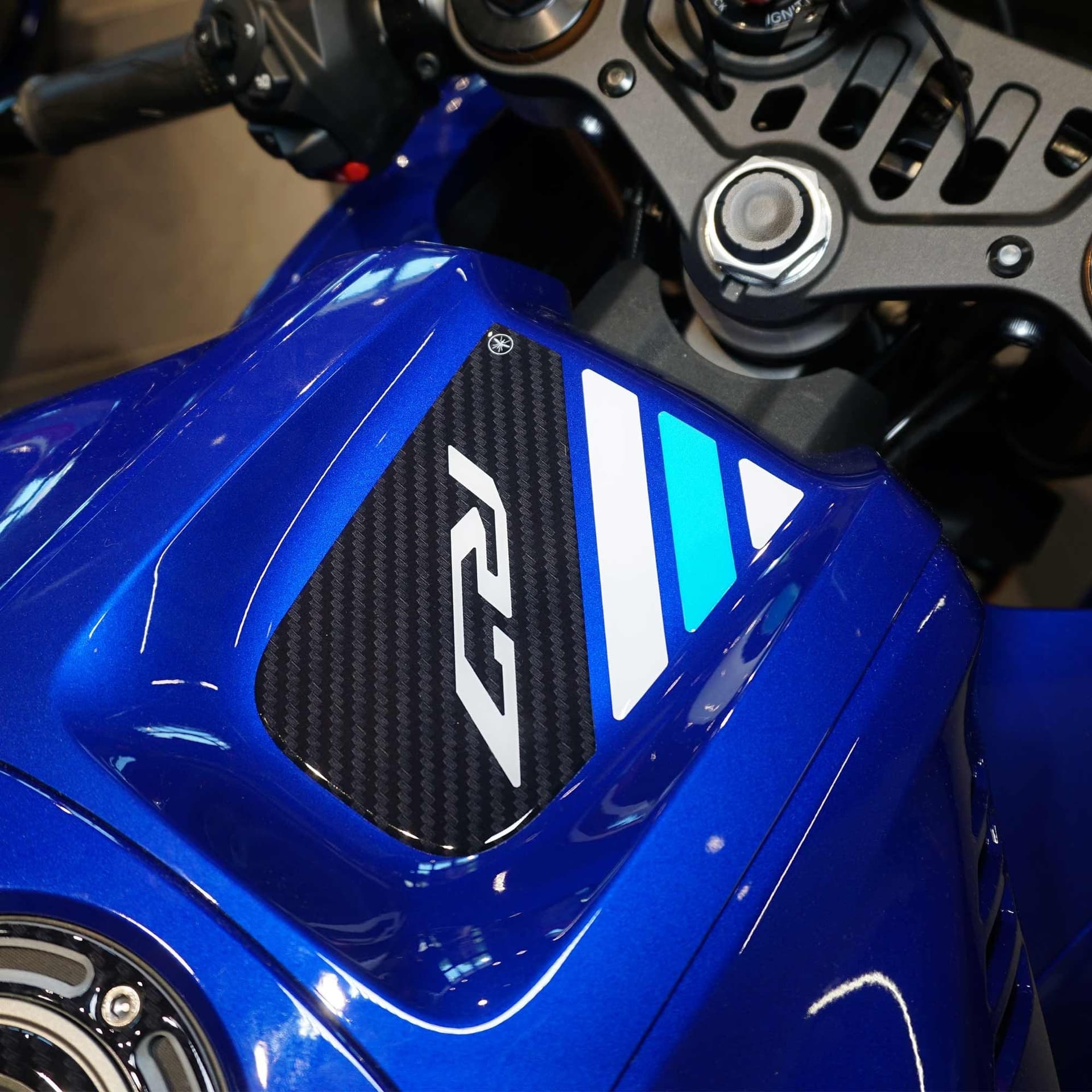 Adesivo 3D Protezione Sopraserbatoio moto compatibile con Yamaha R7 2026