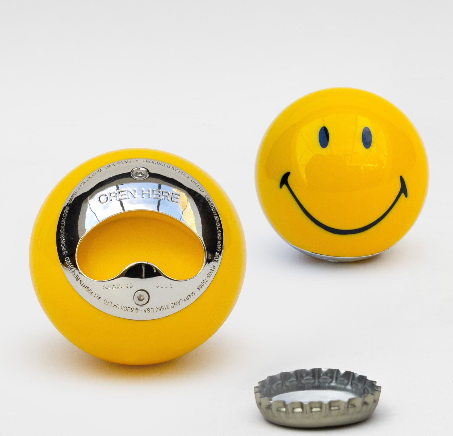 Apribottiglie "Smiley" â?" Palla da biliardo gialla con faccina e inserto in acciaio in Apribottiglie Più Di Più Ideas - Casalnuovo di Napoli, commercioVirtuoso.it