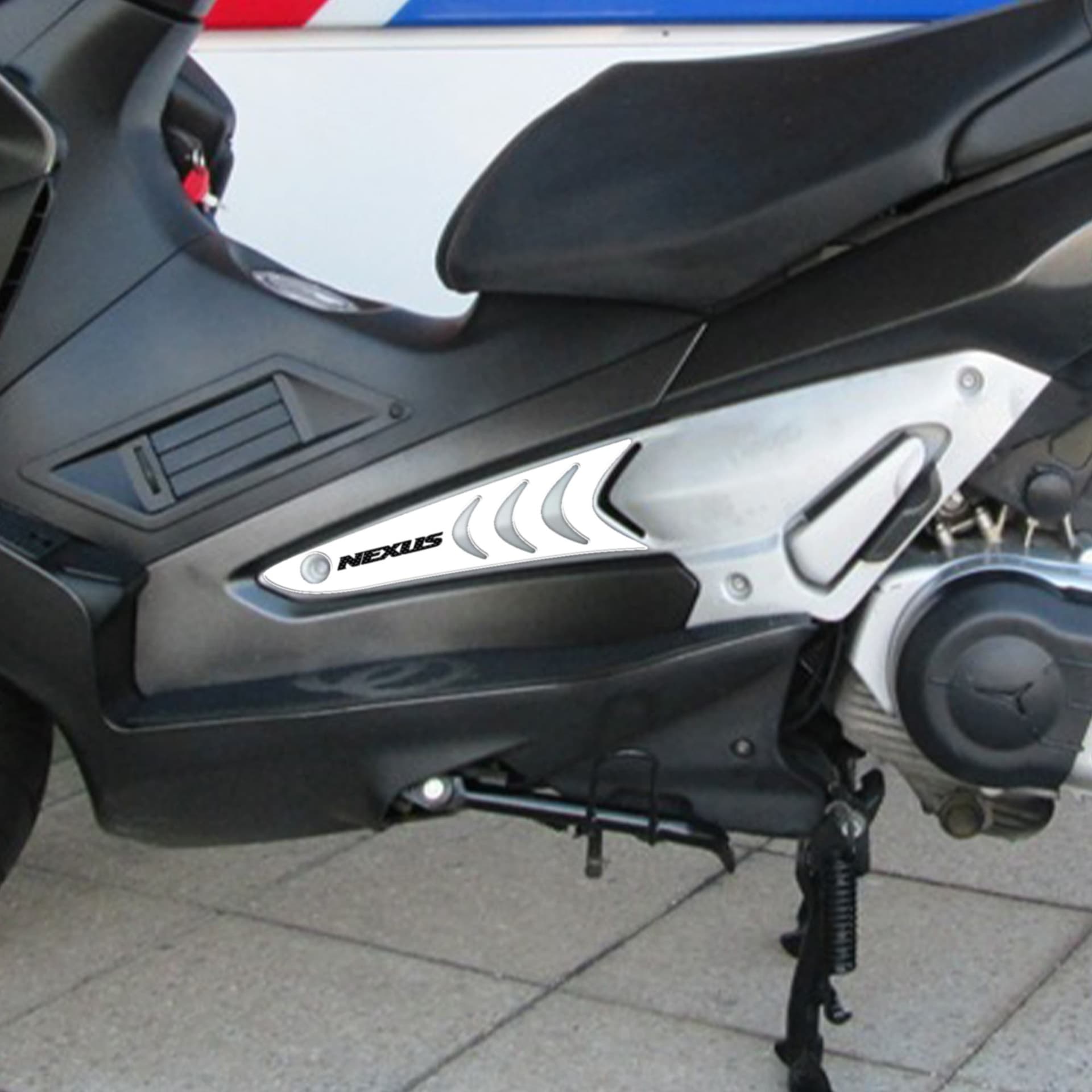 2-Adesivi-In-Resina-Gel-Protezioni-Pedana-Compatibili-Per-Gilera-Nexus-300-500