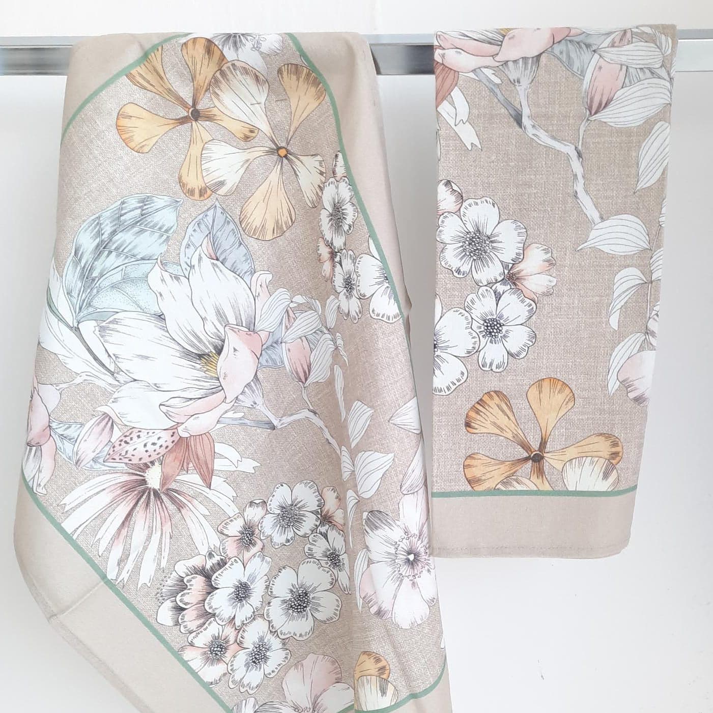 Set di 4 canovacci Creole Firenze in 100% cotone, modelli Bacche, Maiorca, Crocus, Flores, Maila, misura 50x70 cm, eleganti e Made in Italy.