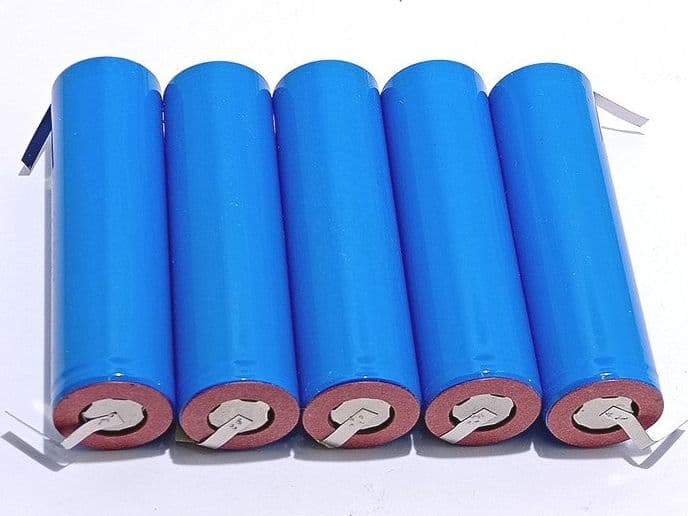 5 Batterie 18650 3,7V Litio 2200mAh Ricaricabile Paglietta Linguette Lamelle saldabili in Pile ricaricabili Solgeny - Besate, commercioVirtuoso.it