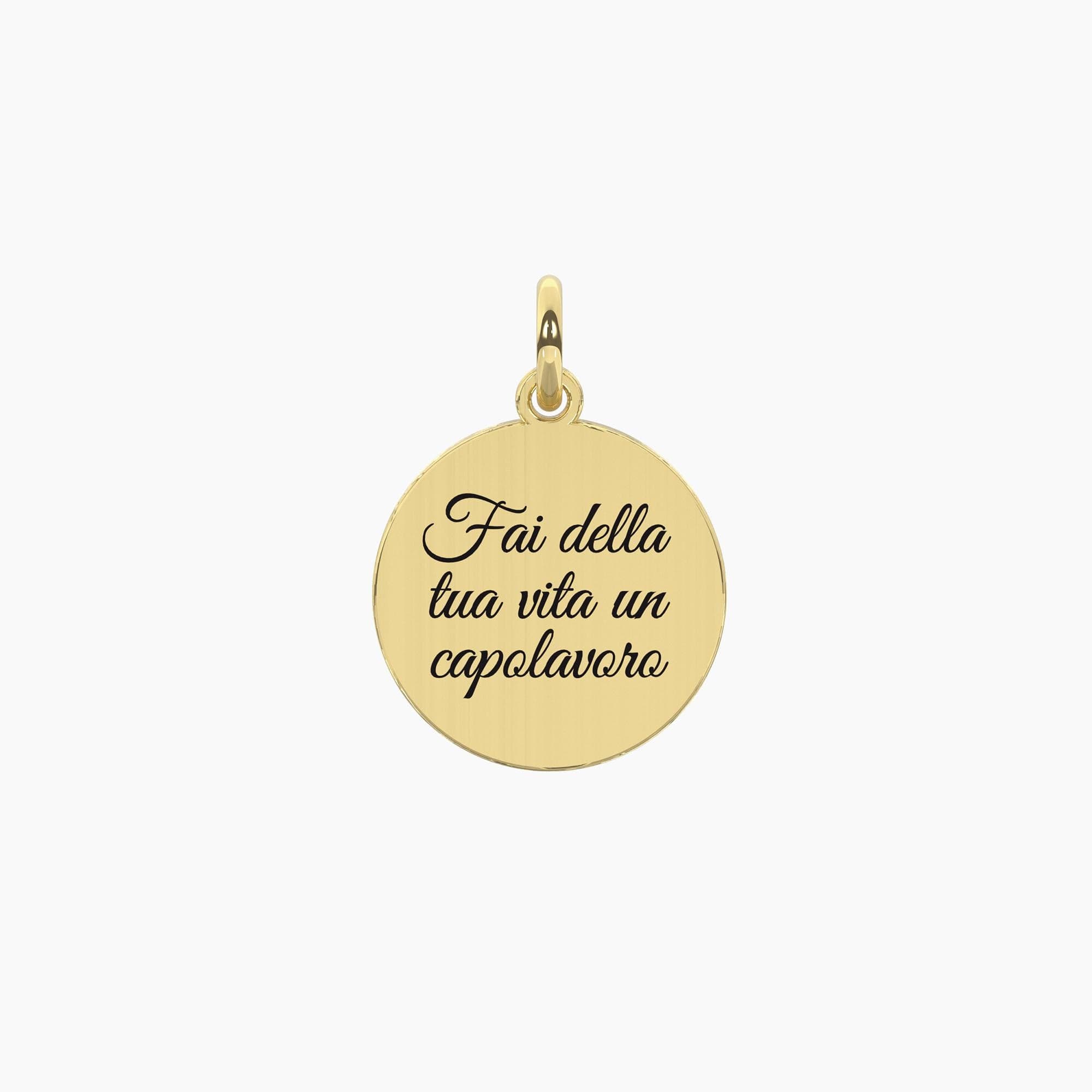 Kidult - PENDENTE dorato con scritta capolavoro Vita | capolavoro in Collane Alba Gioielli - Casoria, commercioVirtuoso.it