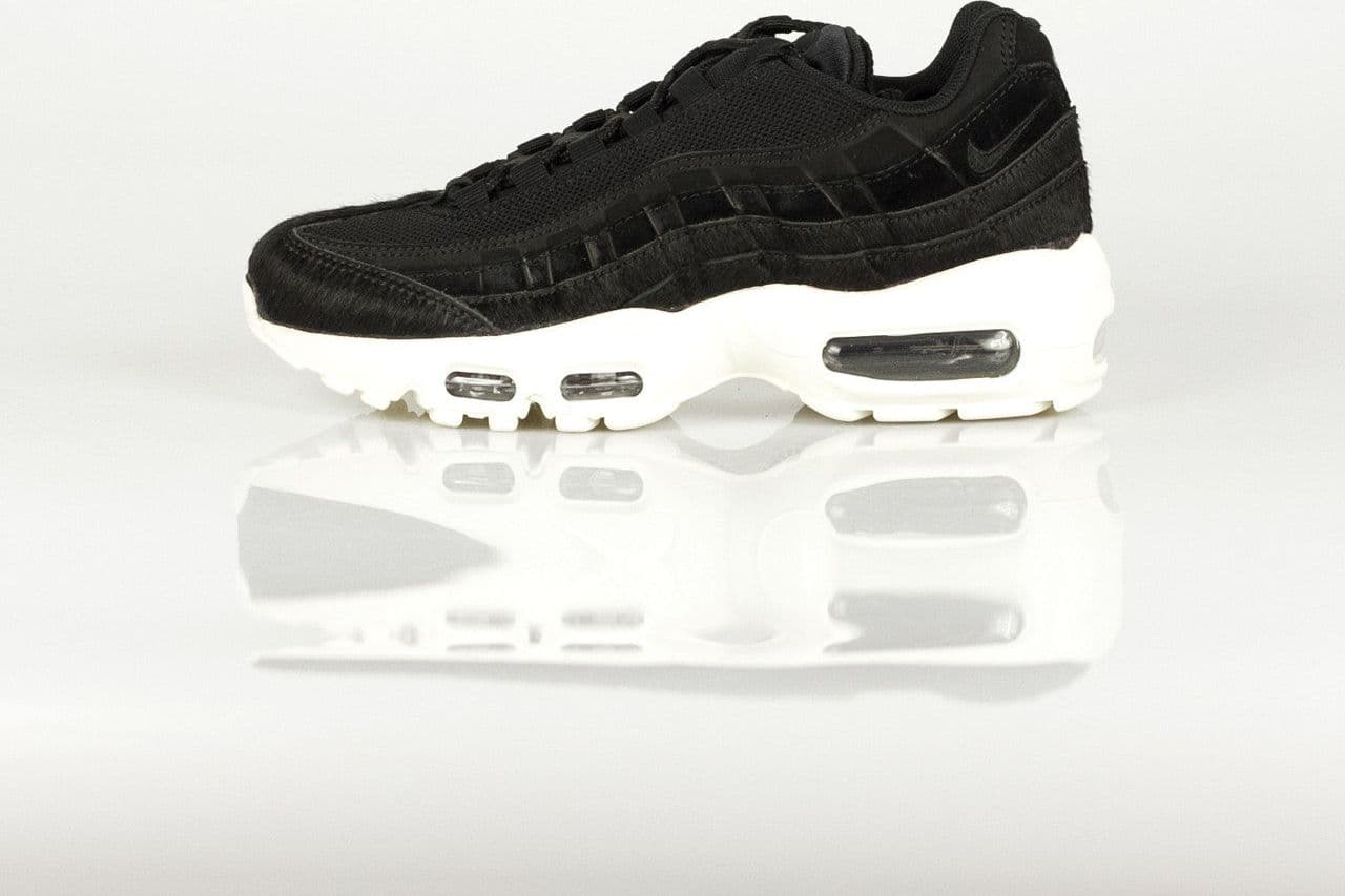 Nike Scarpa Bassa Donna Wmns Air Max 95 Lx Black/black/dark Grey/sail da donna in Scarpe da corsa su strada Drestige - Casamassima, commercioVirtuoso.it