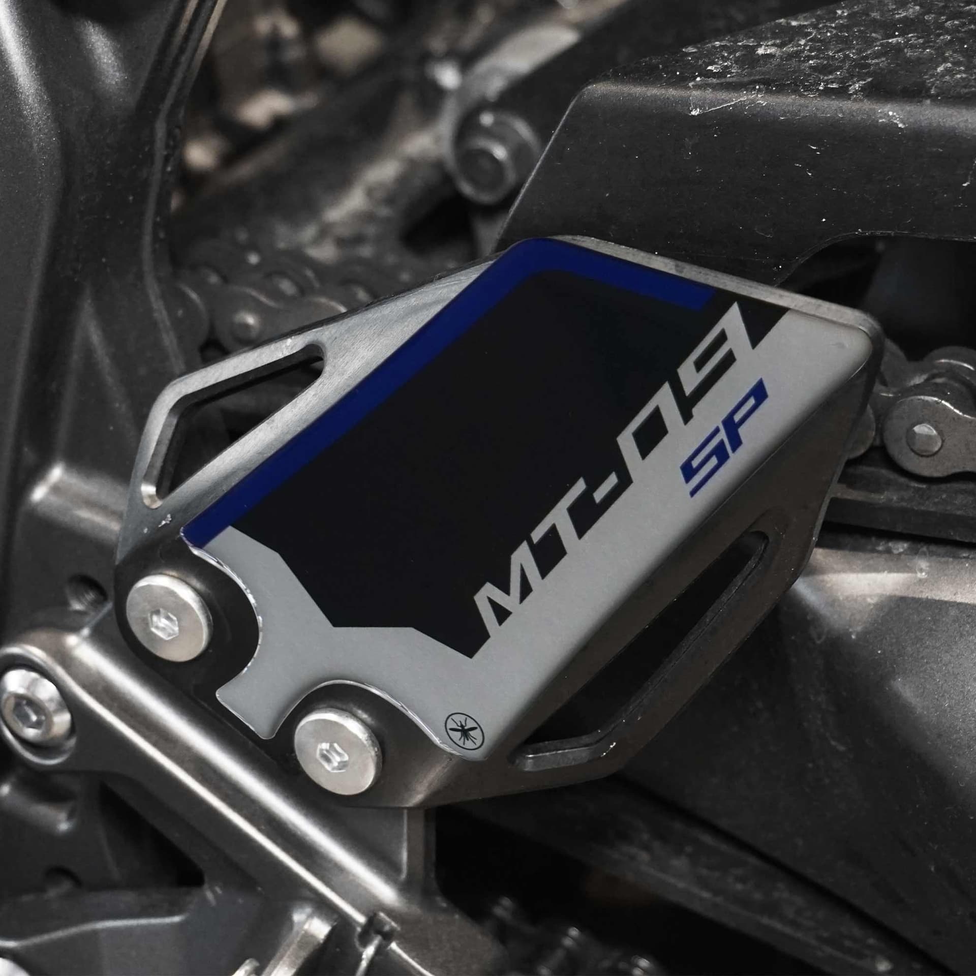 Adesivi 3D Protezioni Battitacco moto compatibili con Yamaha MT-09 2024-2025 in Decalcomanie adesivi e magneti LabelBike - Bibbiano, commercioVirtuoso.it