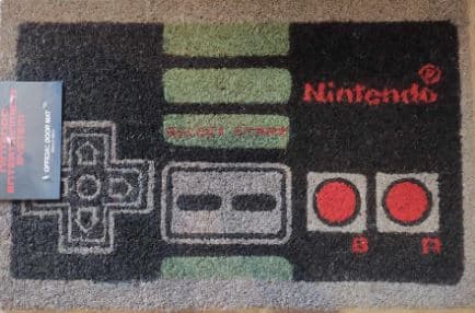 Zerbino Nintendo Nes Controller Cm 60X40 - Gp85121 in Zerbini Prezzo Bomba Store - Casalnuovo di Napoli, commercioVirtuoso.it