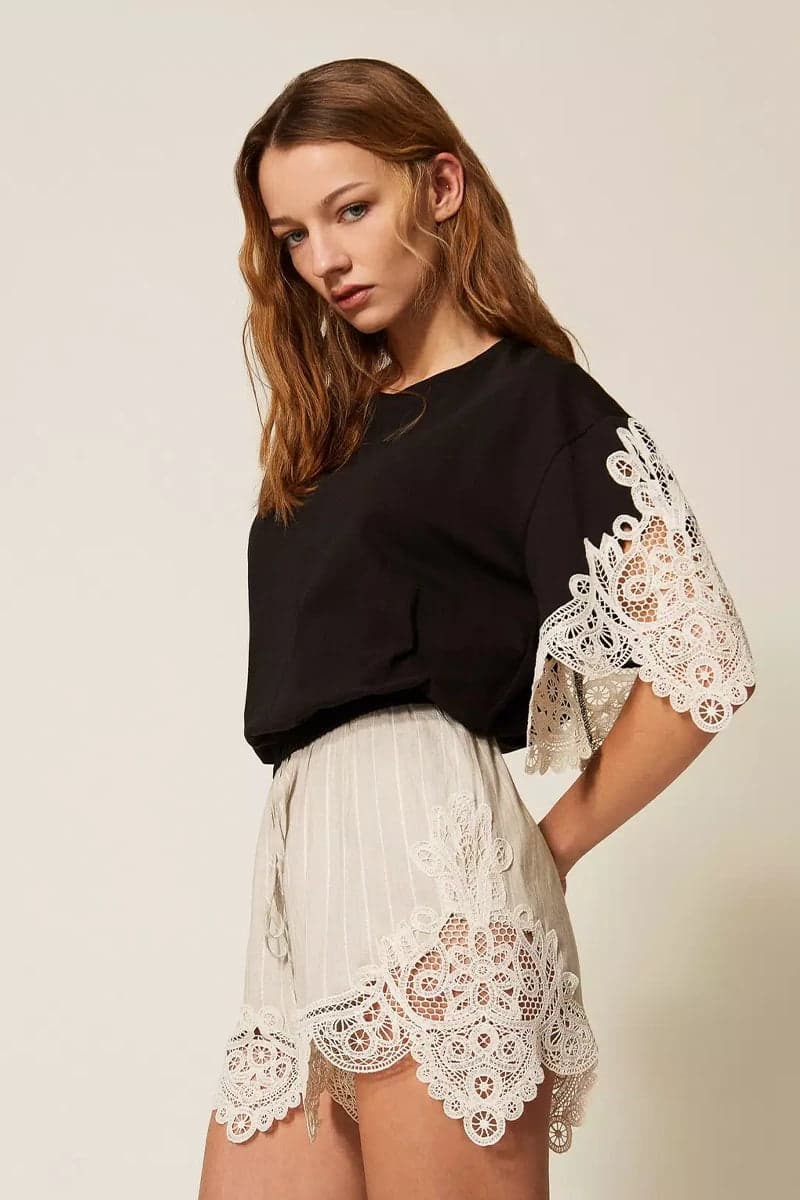 Blusa con maniche in macramè | TWINSET in prodotto You Store - Messina, commercioVirtuoso.it