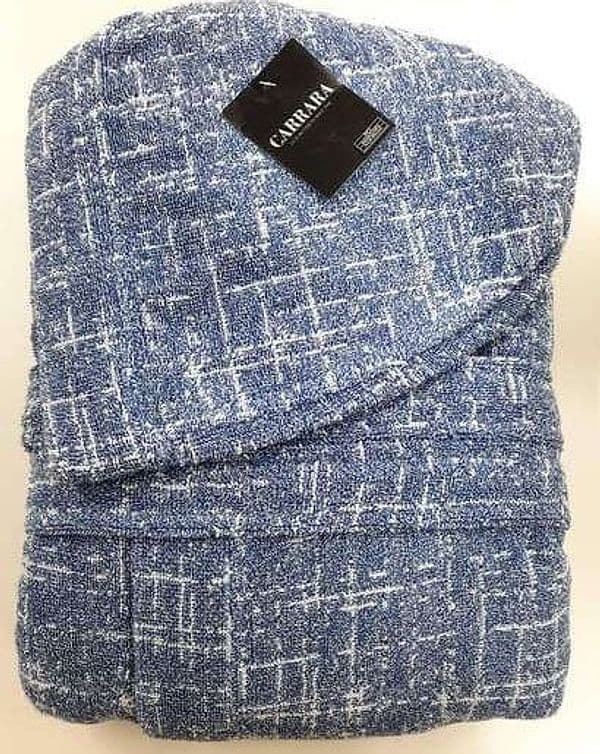 Accappatoio con cappuccio Mirabello Carrara Collezione Charme, in spugna di cotone 410 gr/mq, stile moderno, Made in Italy.