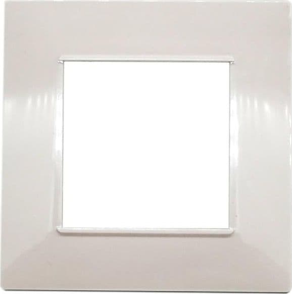 Placca 2F Mapam Sc Tonda Bianca Comp V/Plana 6002 Placca 6002-01 2P Bianco/Vmr-Pln Tecnopolimero in Placche per interruttori Ebricowill - Palermo, commercioVirtuoso.it