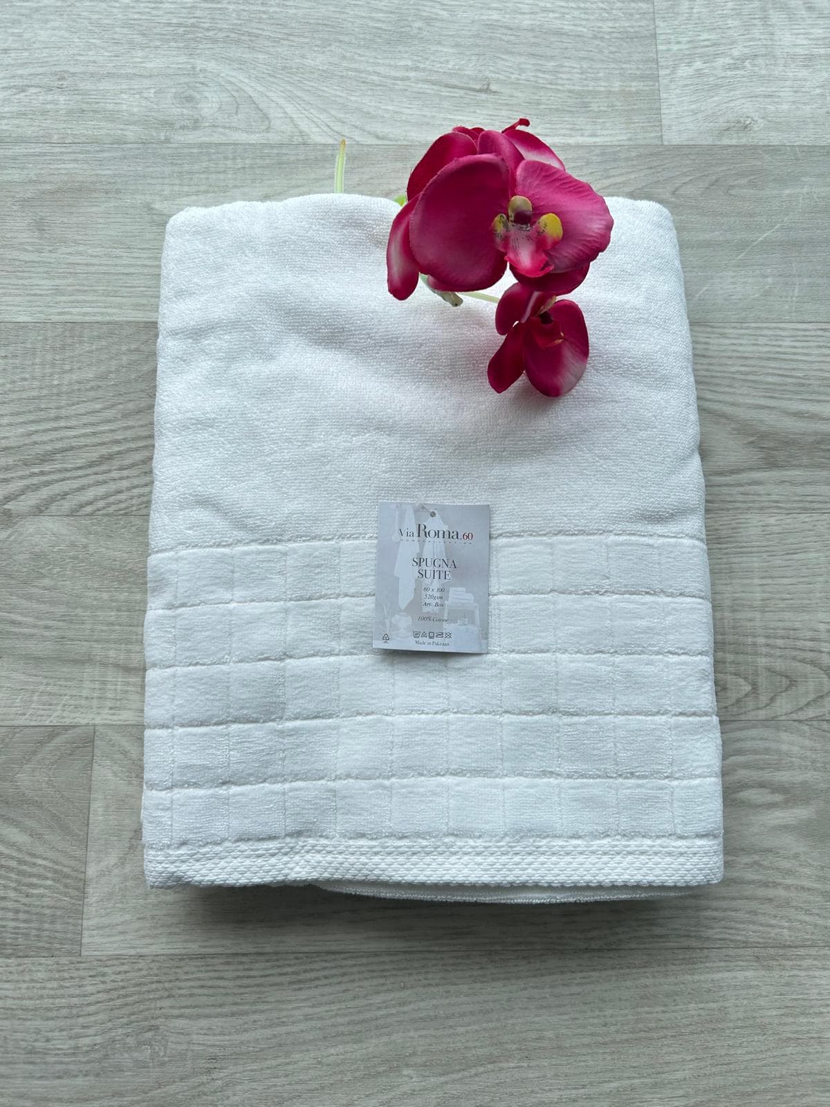 Telo Bagno Via Roma 60 Box in Spugna di Puro Cotone 420 gr/mq – Made in Italy in Teli mare The King Luxury - San Marcellino, commercioVirtuoso.it