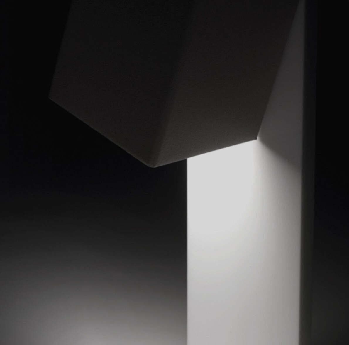 Abat-jour-moderna-Cattaneo-CUBICK-767-7L-8.7W-LED-lampada-tavolo-metacrilato-orientabile-monoemissione-25CM-740LM-3000°K-IP20