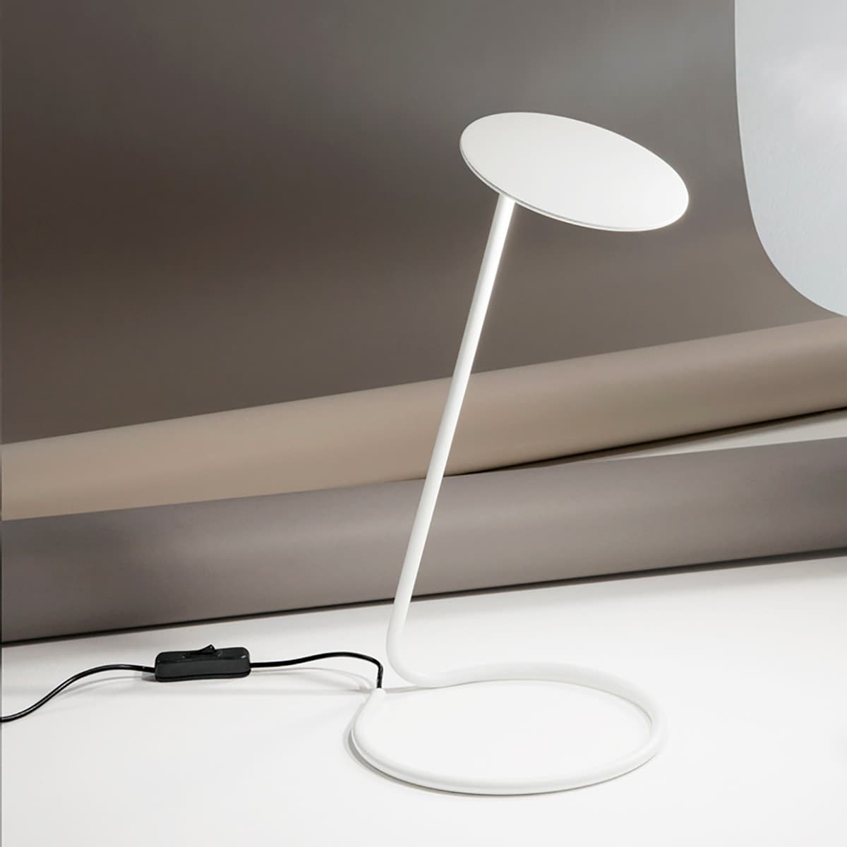 Abat-jour-moderna-Perenz-KOBRA-6656-B-LC-LED-lampada-tavolo-scrivania-orientabile-metallo