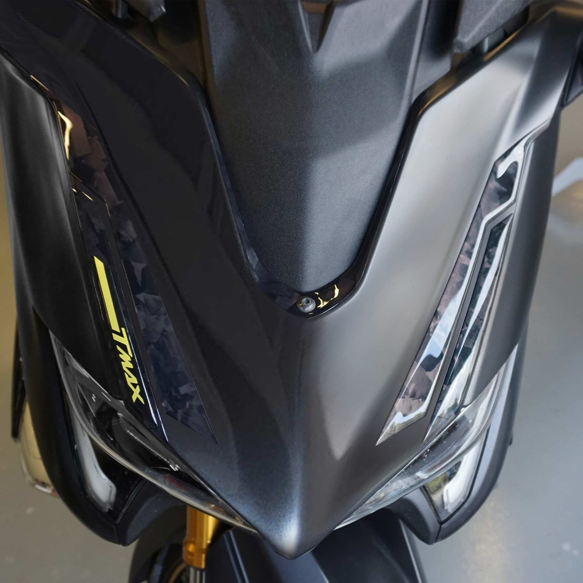Adesivi-3D-Muso-Frontale-compatibili-con-Yamaha-Tmax-560-20Th-Anniversary