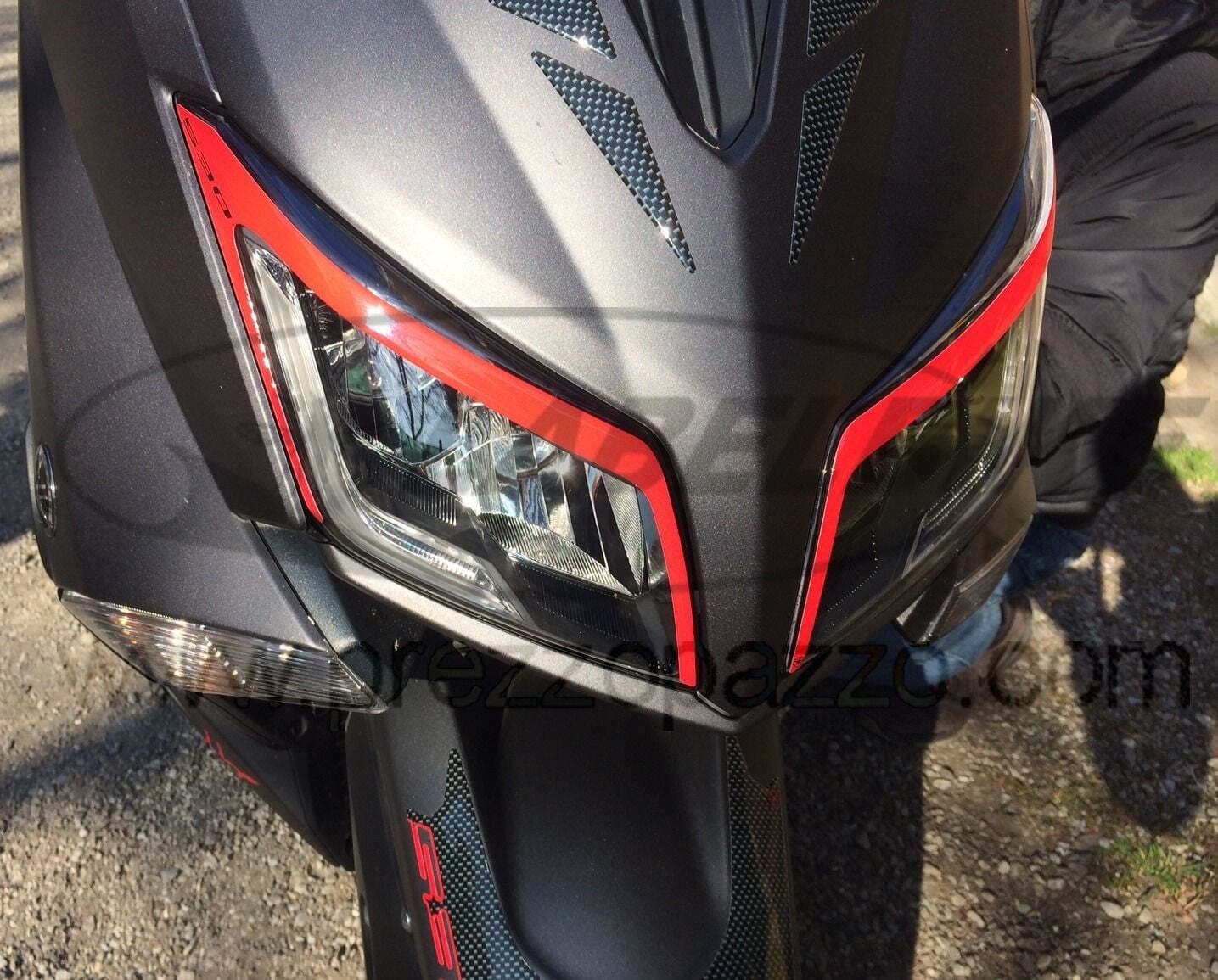 Adesivi-3D-palpebre-fari-scooter-compatibili-con-Yamaha-Tmax-2015---2016