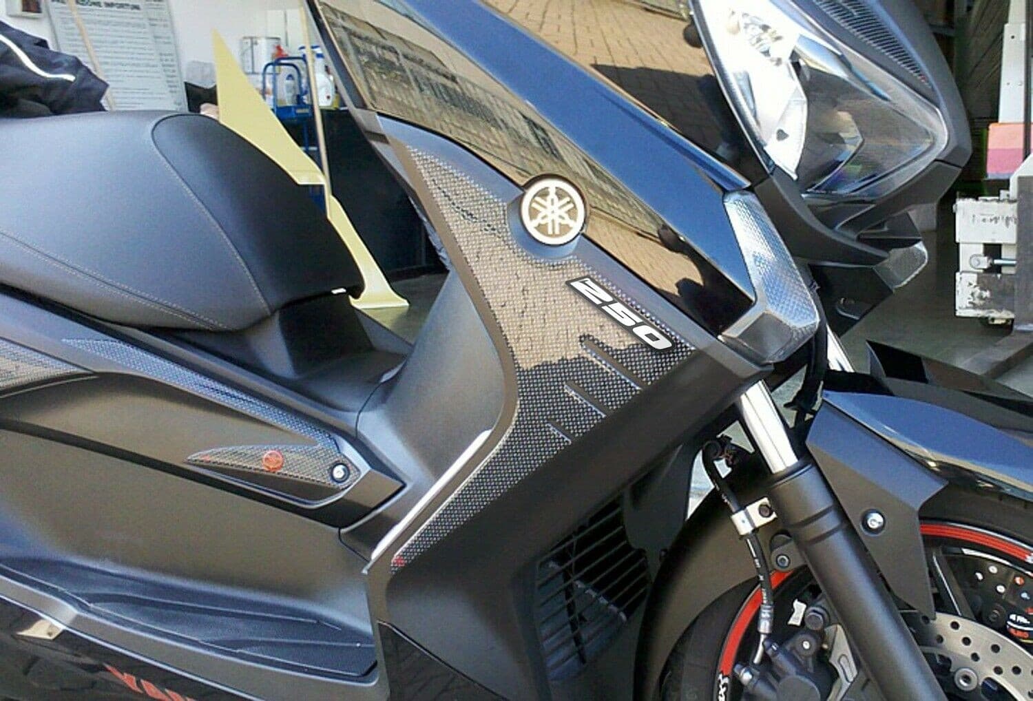 ADESIVI-3D-per-scooter-Xmax-250-PROTEZIONI-compatibili-Yamaha-X-max-2014-2016