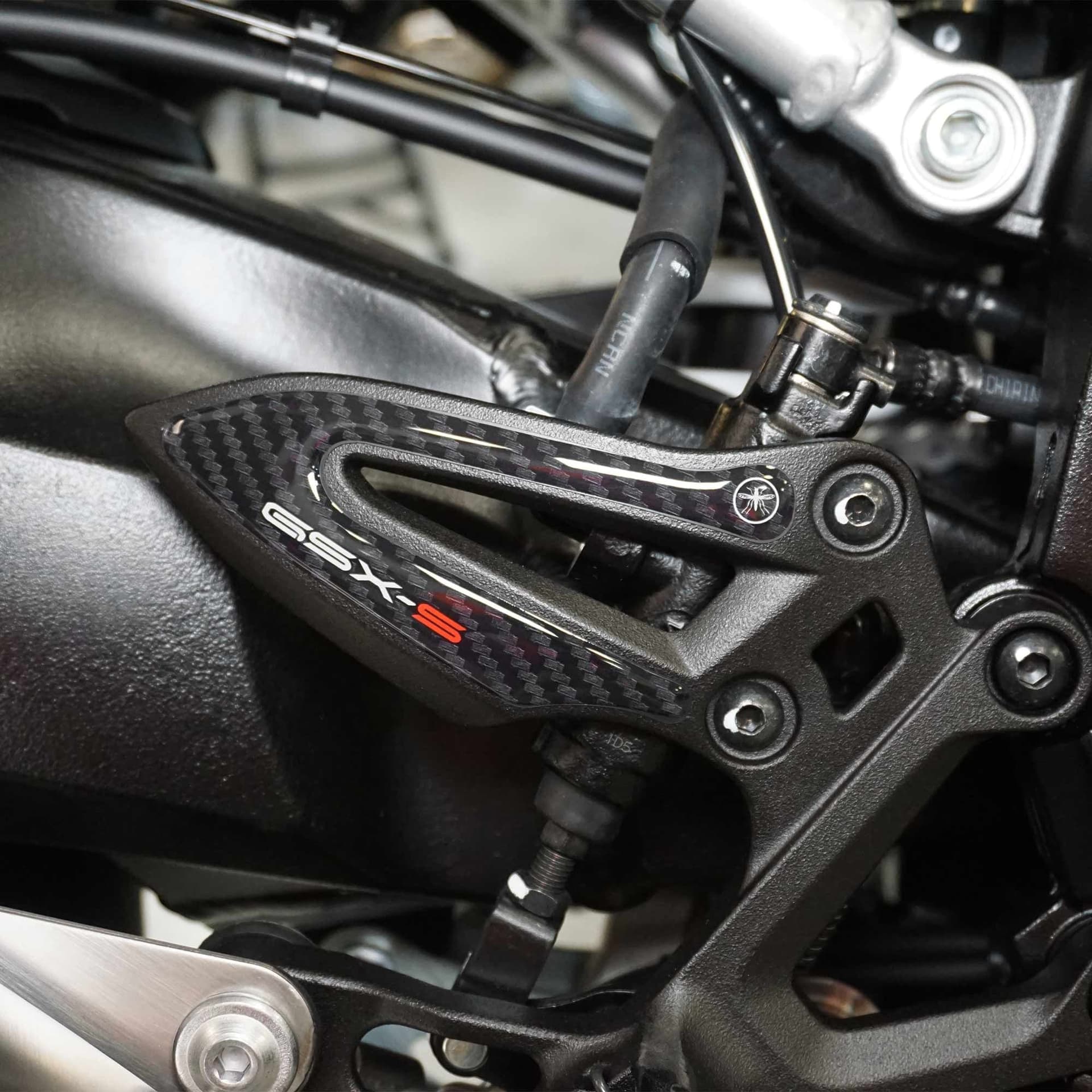 Adesivi-3D-Protezioni-Battitacco-Compatibili-Con-Suzuki-GSX-S-1000-2021-2023