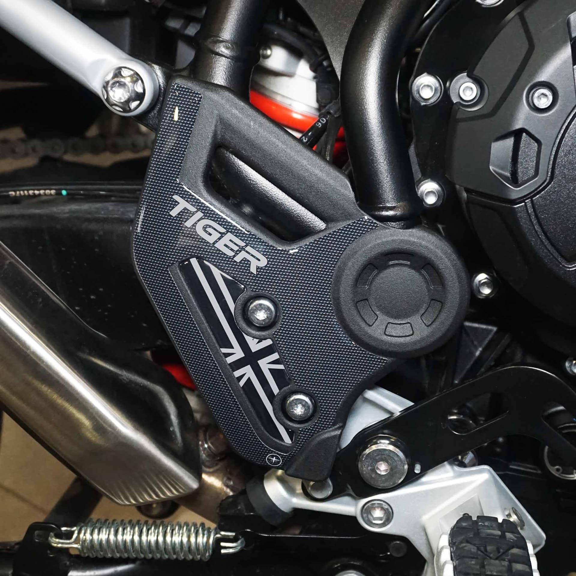 Adesivi-3D-Protezioni-Battitacco-moto-compatibili-con-Triumph-Tiger-900---850