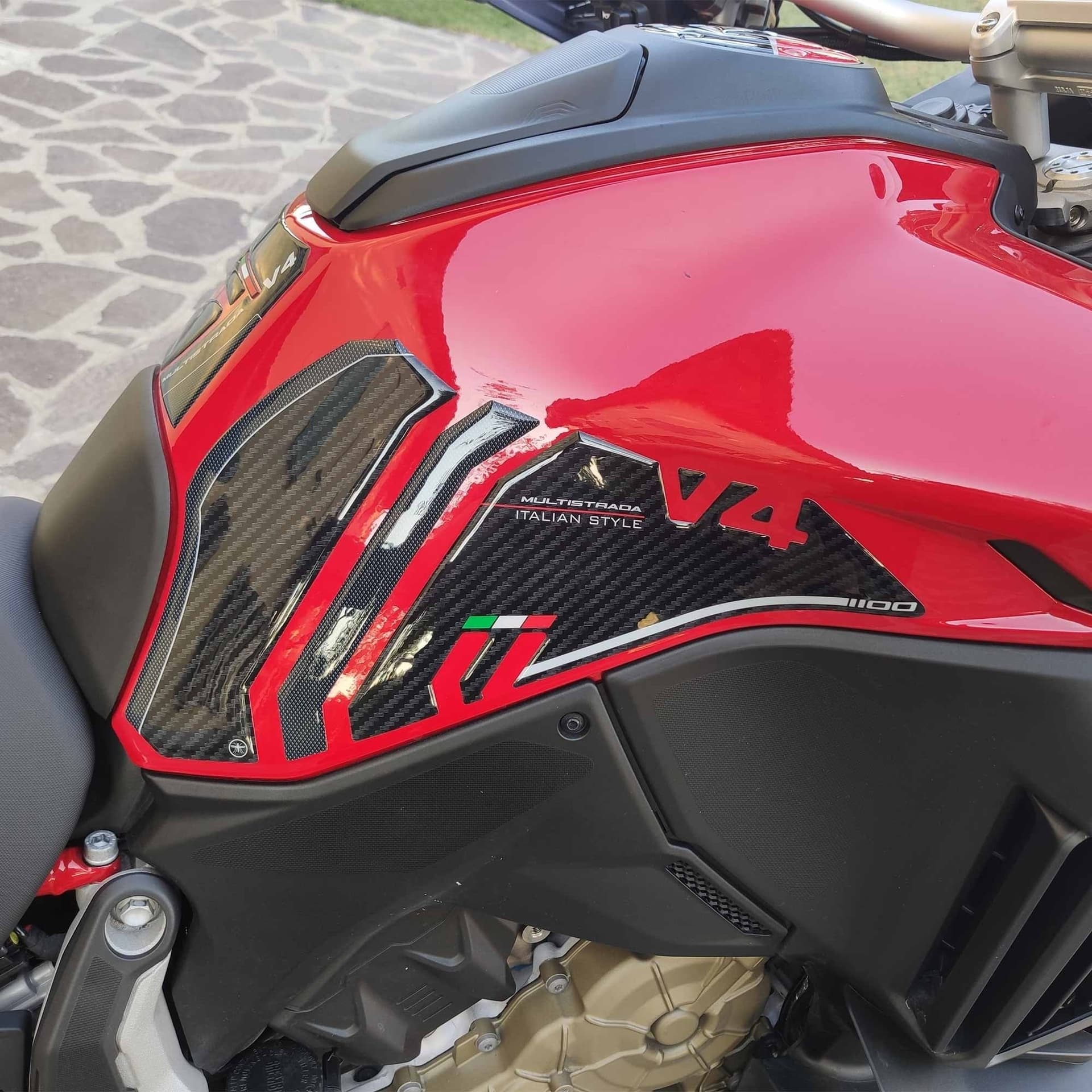 Adesivi-3D-Protezioni-Laterali-compatibili-con-Ducati-Multistrada-V4-2021