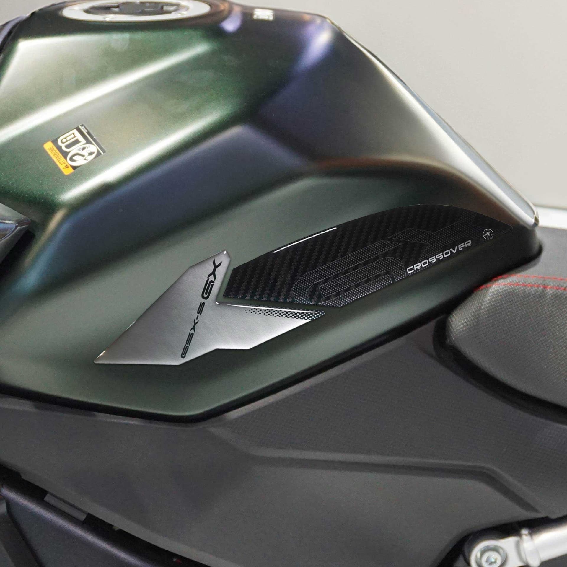 Adesivi-3D-Protezioni-Laterali-serbatoio-compatibili-con-Suzuki-GSX-S1000GX-2024