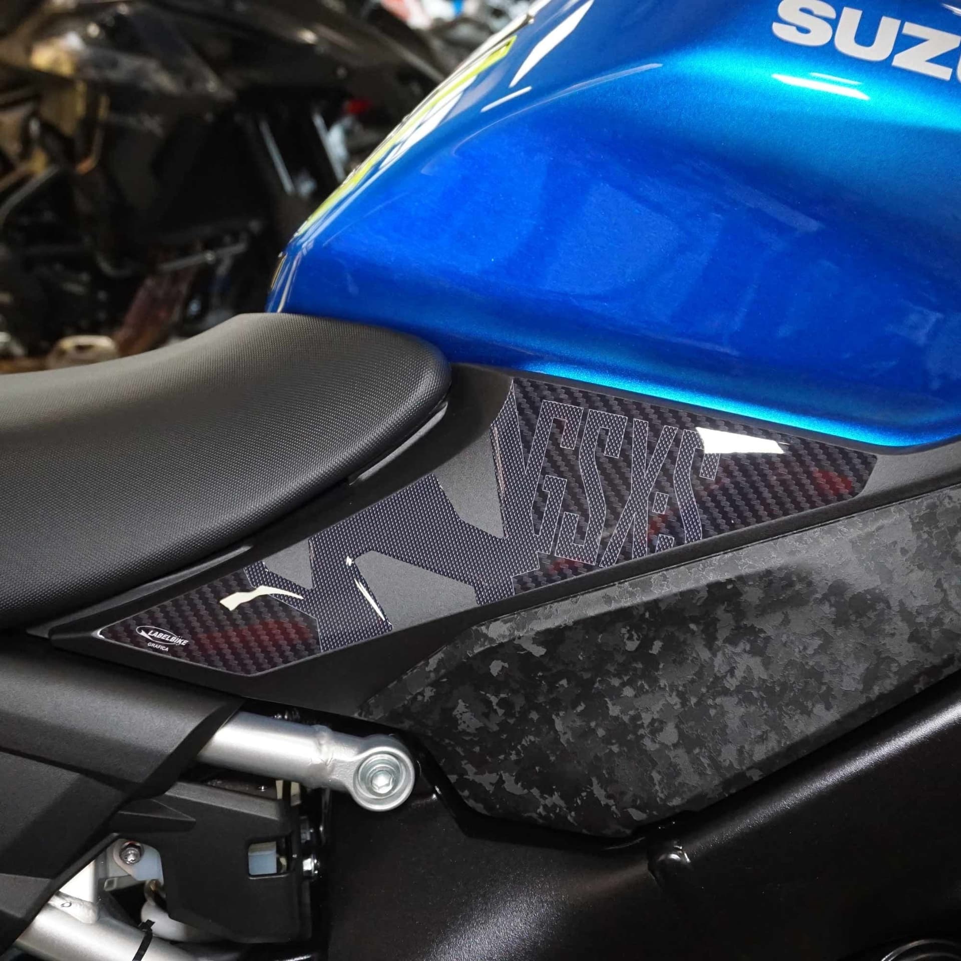Adesivi-3D-Protezioni-Laterali-sottosella-compatibili-con-Suzuki-GSX-S-1000-2021