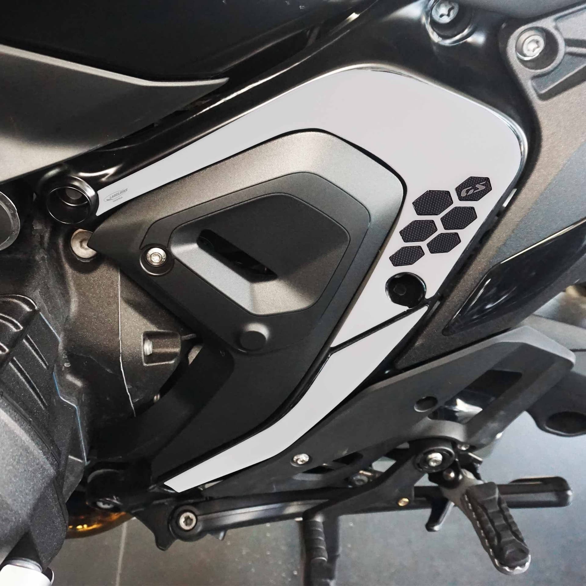 Adesivi-3D-Protezioni-Laterali-zona-telaio-moto-compatibili-con-BMW-R1300GS