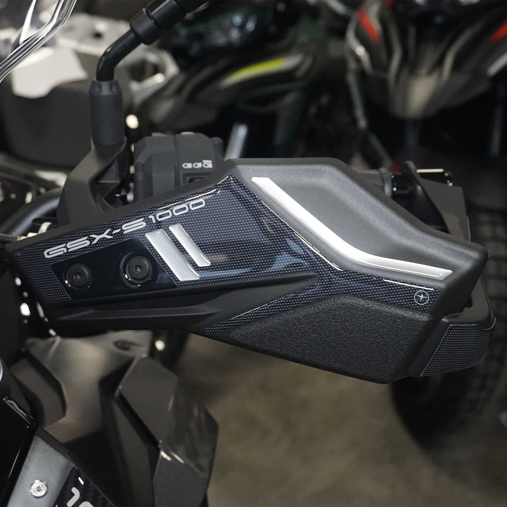 Adesivi-3D-Protezioni-Paramani-moto-compatibili-con-Suzuki-GSX-S1000GX-2024