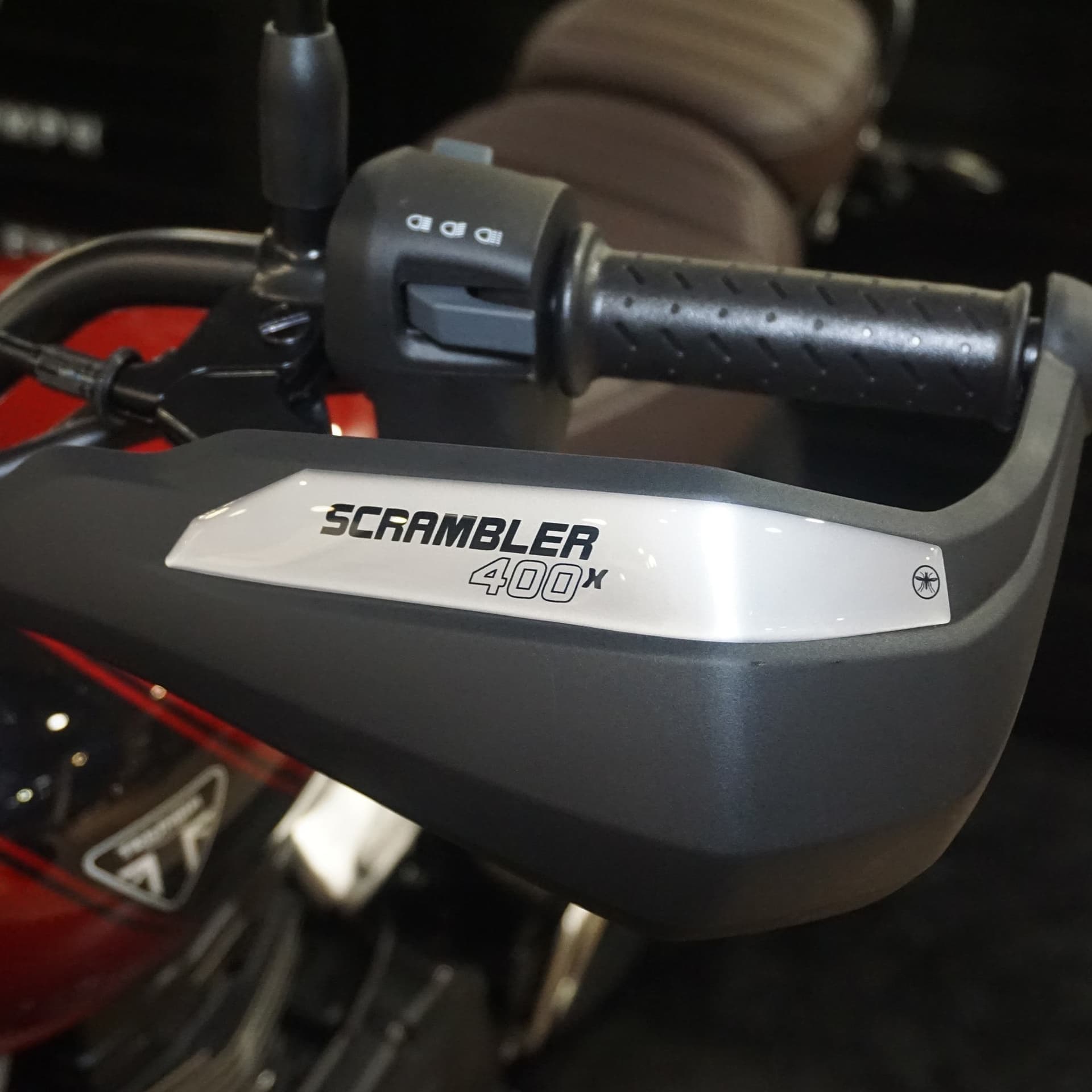 Adesivi-3D-Protezioni-Paramani-moto-compatibili-con-Triumph-Scrambler-400-X