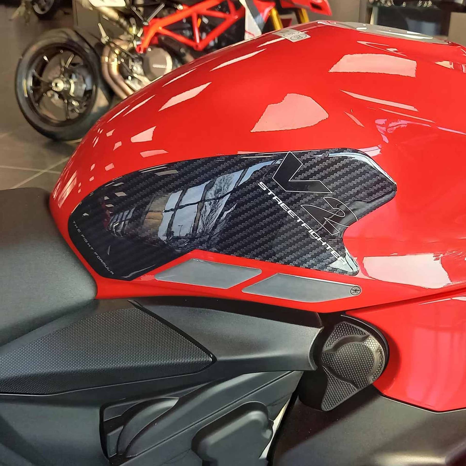 Adesivi-3D-Serbatoio-Laterali-compatibili-con-Ducati-Streetfighter-V2-2022-2023