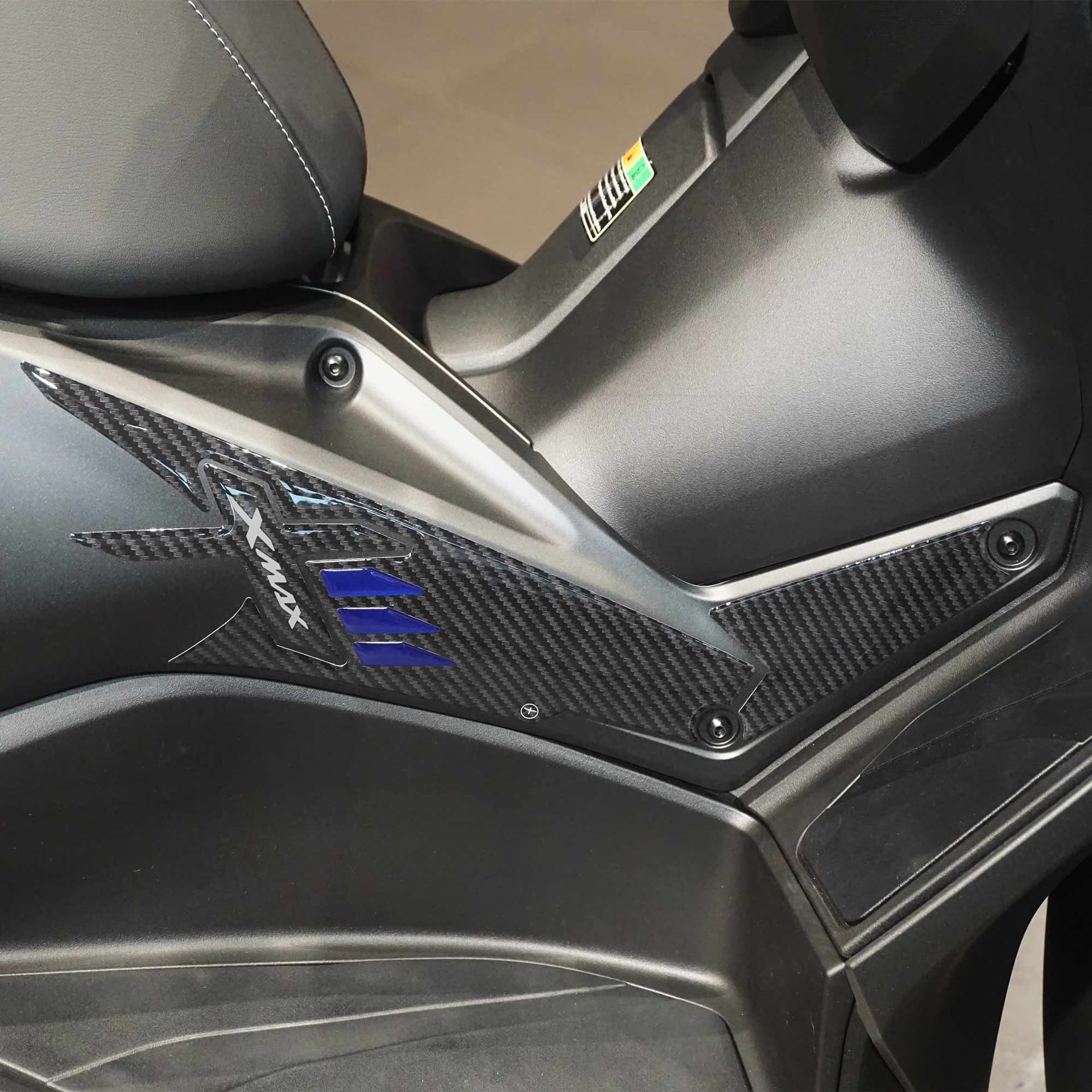 Adesivi-gel-3D-protezioni-boomerang-compatibili-con-Yamaha-Xmax-125-300-dal-2023