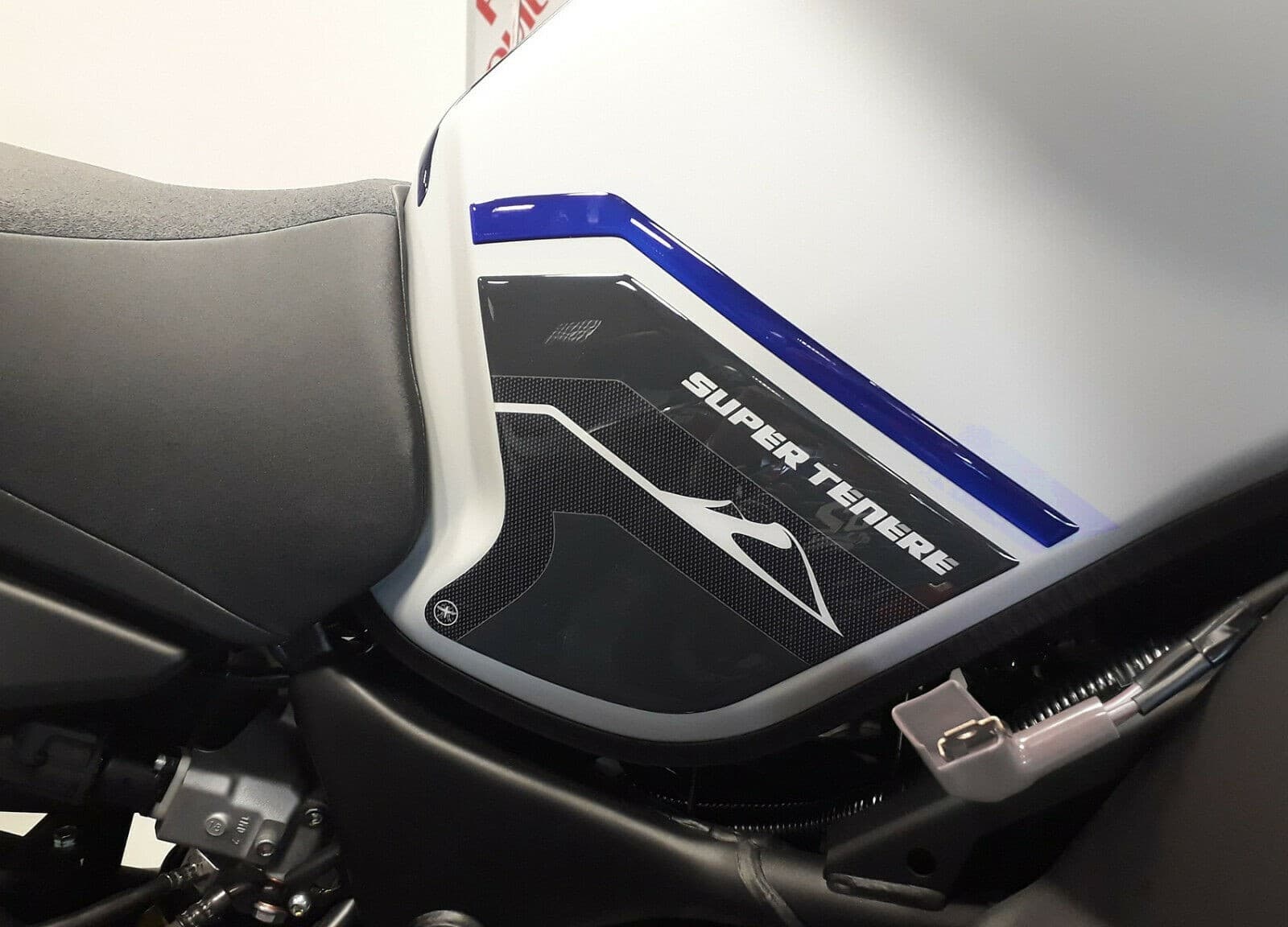 ADESIVI-gel-3D-PROTEZIONI-LATERALI-PER-MOTO-compatibili-YAMAHA-SUPER-TENERE-blu