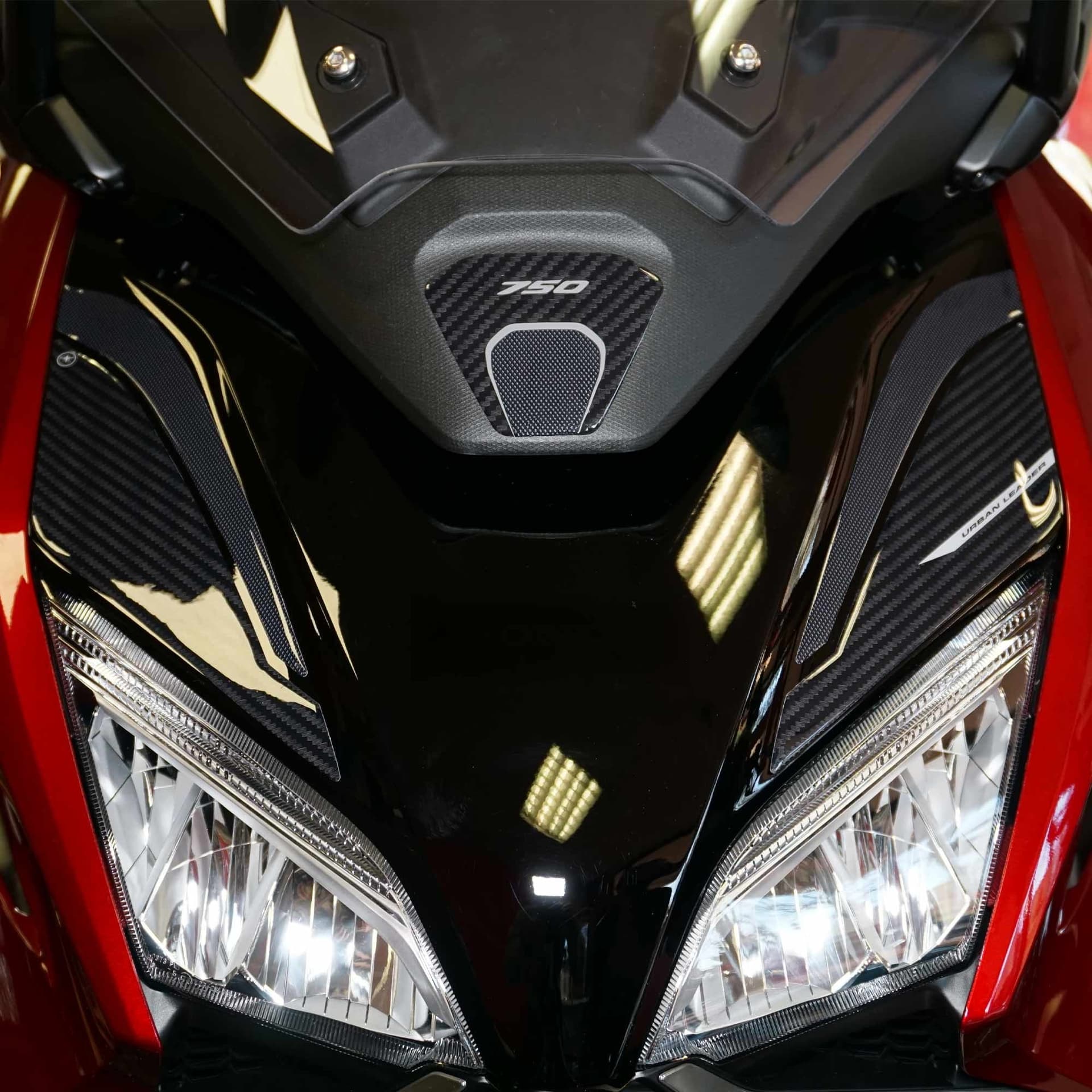 Adesivi-muso-frontale-in-resina-gel-3D-per-scooter-compatibili-Honda-Forza-750