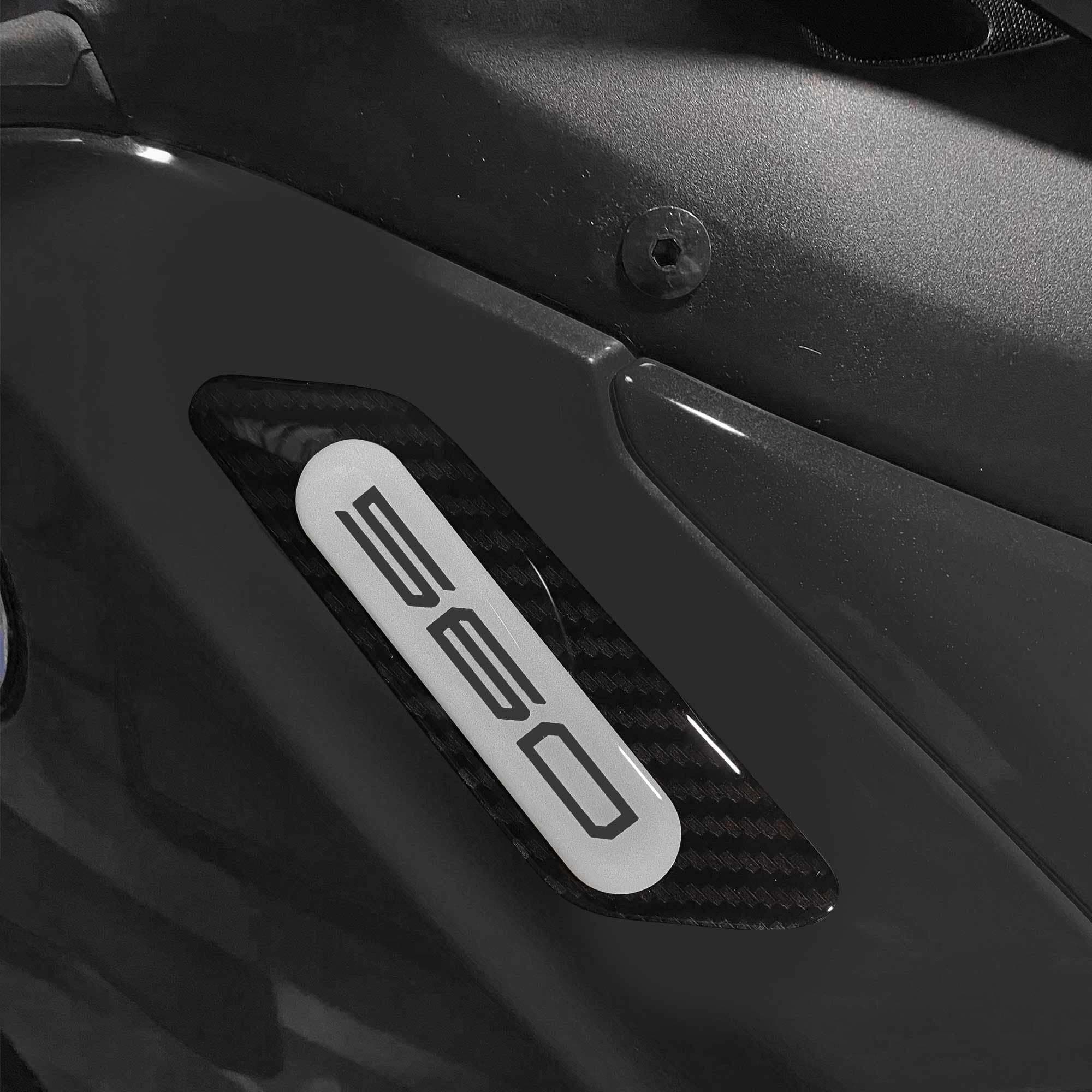 Adesivi-resina-3D-per-tappi-specchietti-carene-compatibili-con-Yamaha-Tmax-2022
